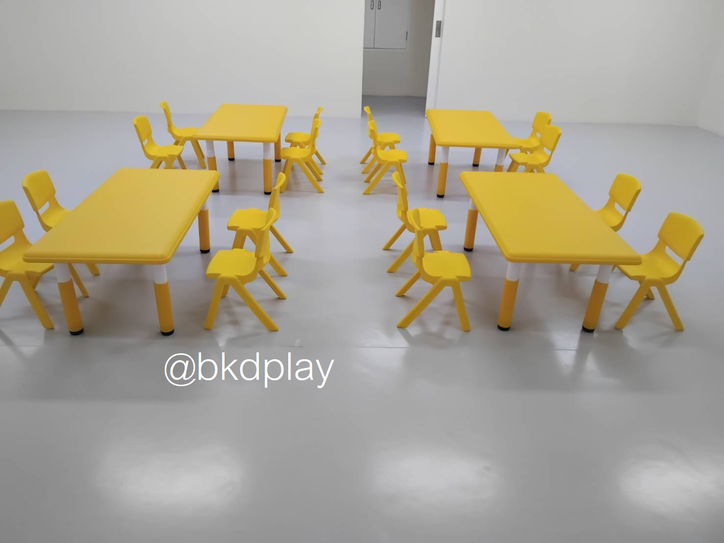 โต๊ะนักเรียนพลาสติก ขาปรับระดับได้,โต๊ะเขียนหนังสือเด็กอนุบาล-ประถม โต๊ะสี่เหลี่ยมผืนผ้า ปรับระดับได้ ราคาโรงงาน พร้อมส่ง