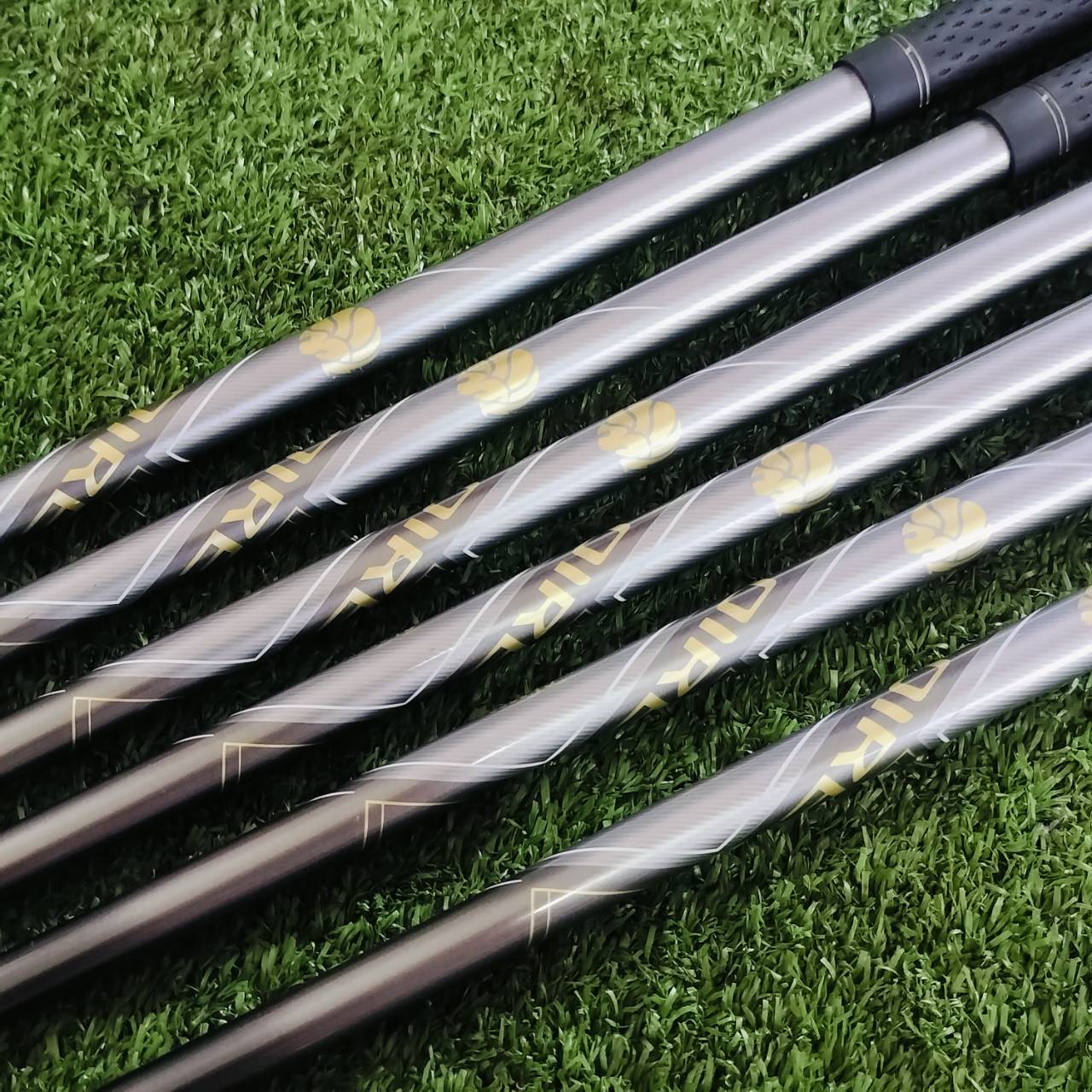 ชุดเหล็ก TAYLORMADE GLOIRE FORGED เวอร์ชั่นพรีเมี่ยมที่ยังคงทรงพลัง หรูหราขั้นสุด ไม้กอล์ฟพรีเมี่ยมญี่ปุุ่นมือสอง ของแท้ By NakaraLuxurious