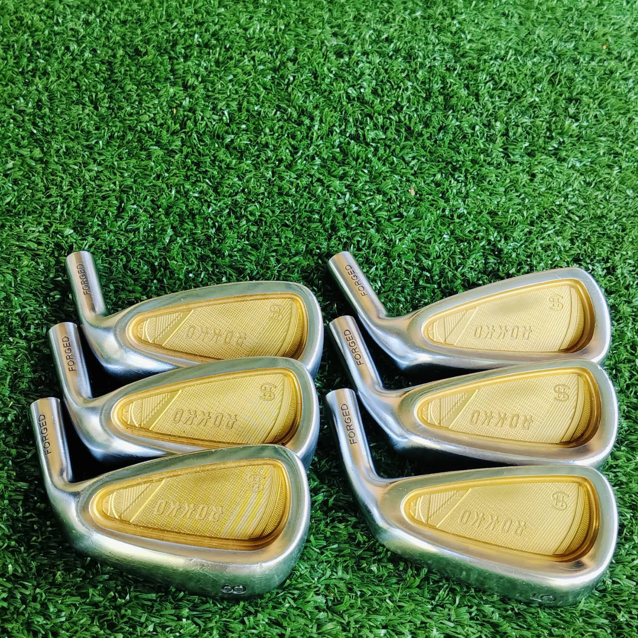 ชุดใบเหล็ก ROKKO SH วัสดุ FORGED สุดพรีเมี่ยม ใบมี CAVITY ตีง่าย เหล็กเด้ง ส่งพลังไปยังบอลได้อย่างเต็มที่ ตีโดนง่าย เสียงเชี๊ยะมากๆ มือสองสภาพงาม ไม้กอล์ฟพรีเมี่ยมมือสอง ของแท้ By NakaraLuxurious