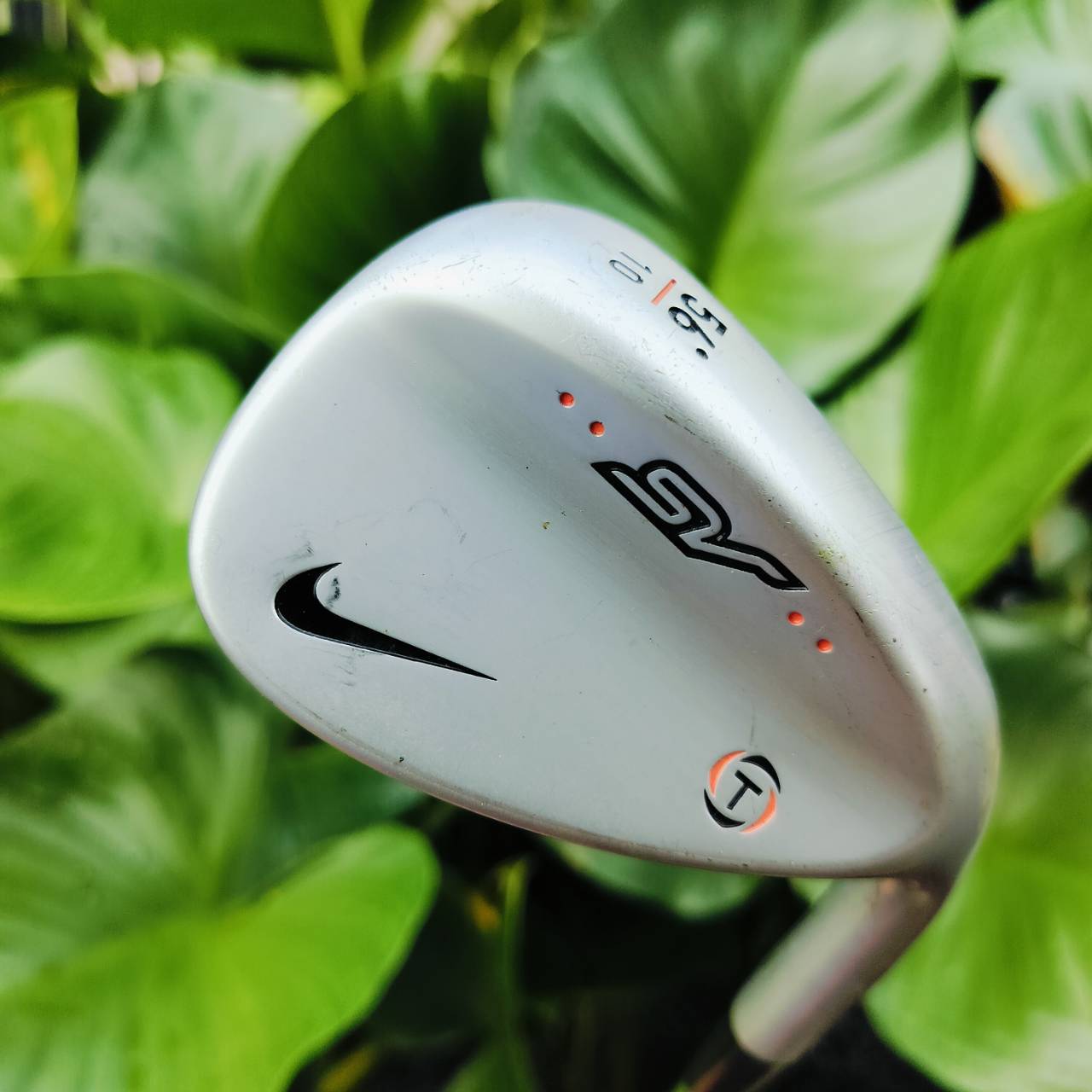 WEDGE NIKE SV TOUR องศา 56 เบาท์ 10 รุ่น T ก้าน DYNAMIC GOLD S400 รมดำสวยมาก เป็น WEDGE ที่หนักแน่นเข้าบอลได้ดีมาก ไม้กอล์ฟพรีเมี่ยมมือสอง ของแท้ By NakaraLuxurious