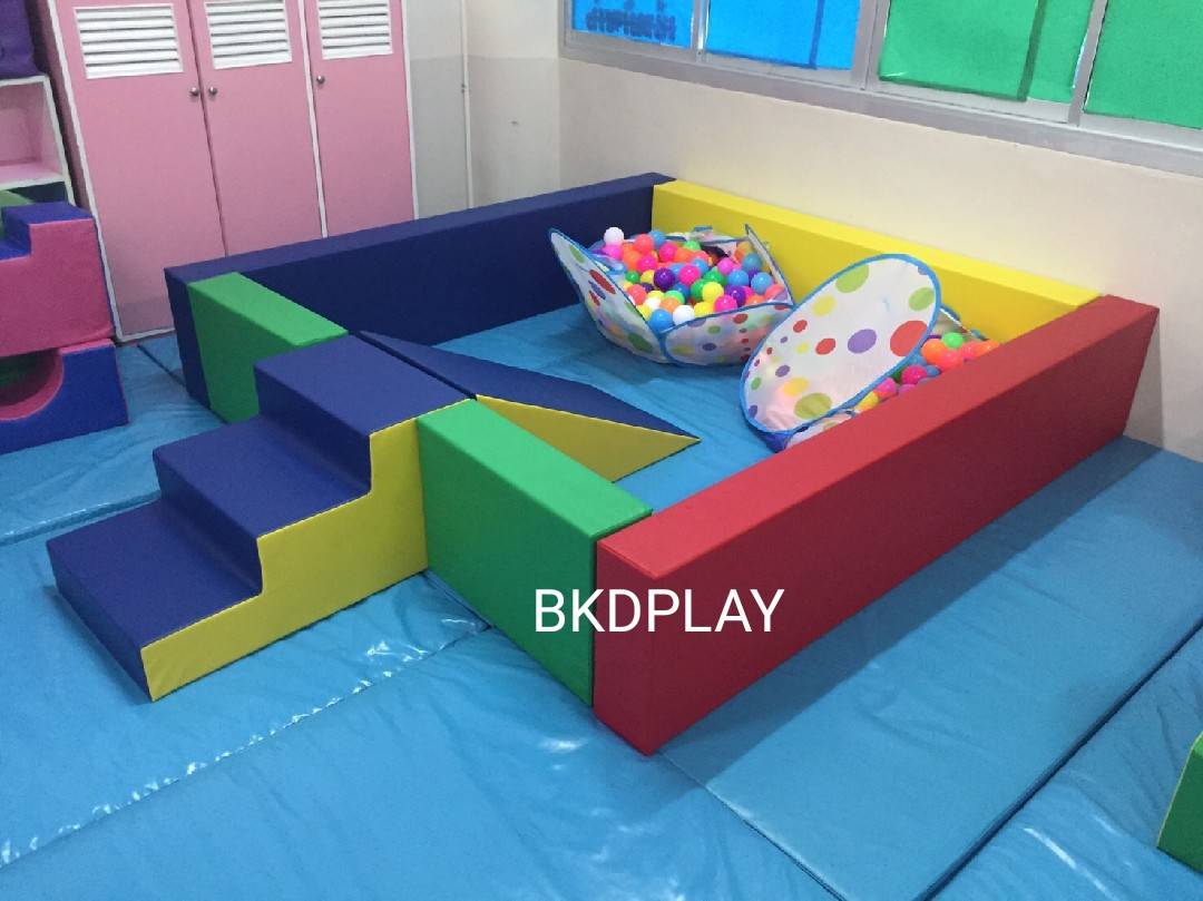 บ่อบอล พร้อมสไลด์ มีบันได อ่างบอลสี่เหลี่ยมนุ่มนิ่ม ,กันกระแทก เบาะนุ่ม หนัง pvc คอกกั้นเด็ก รับทำบ้านบอลในห้าง