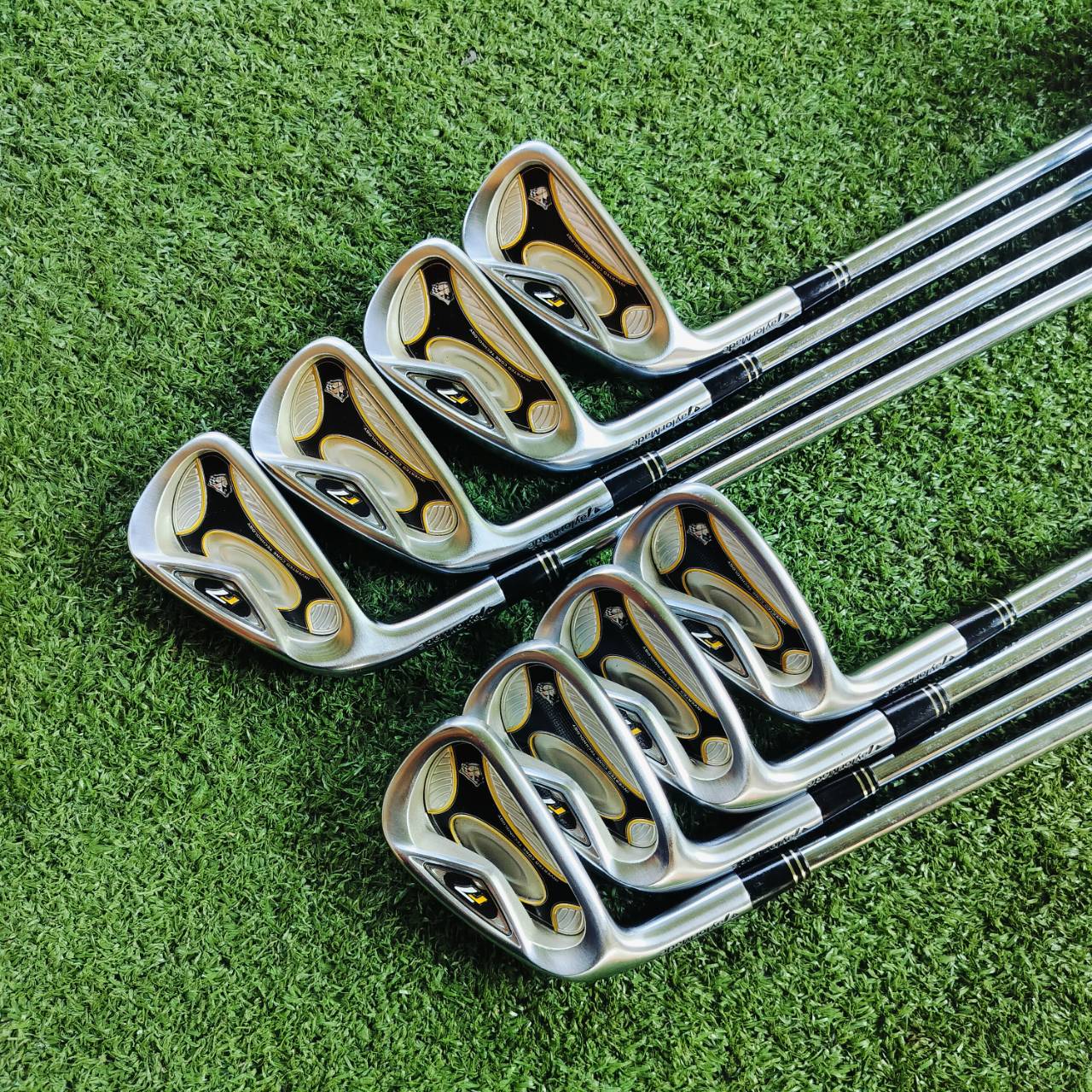 ** ไม้กอล์ฟมือซ้าย ** สวยมาก ชุดเหล็ก TAYLORMADE r7 TP มีเหล็ก 3-9 เเละ PW ครบค่ะ ก้าน NS PRO 950 FLEX R สติ๊กเกอร์ TP สวยครบชุดเลยค่ะ ไม้กอล์ฟพรีเมี่ยมมือสอง ของแท้ By NakaraLuxurious