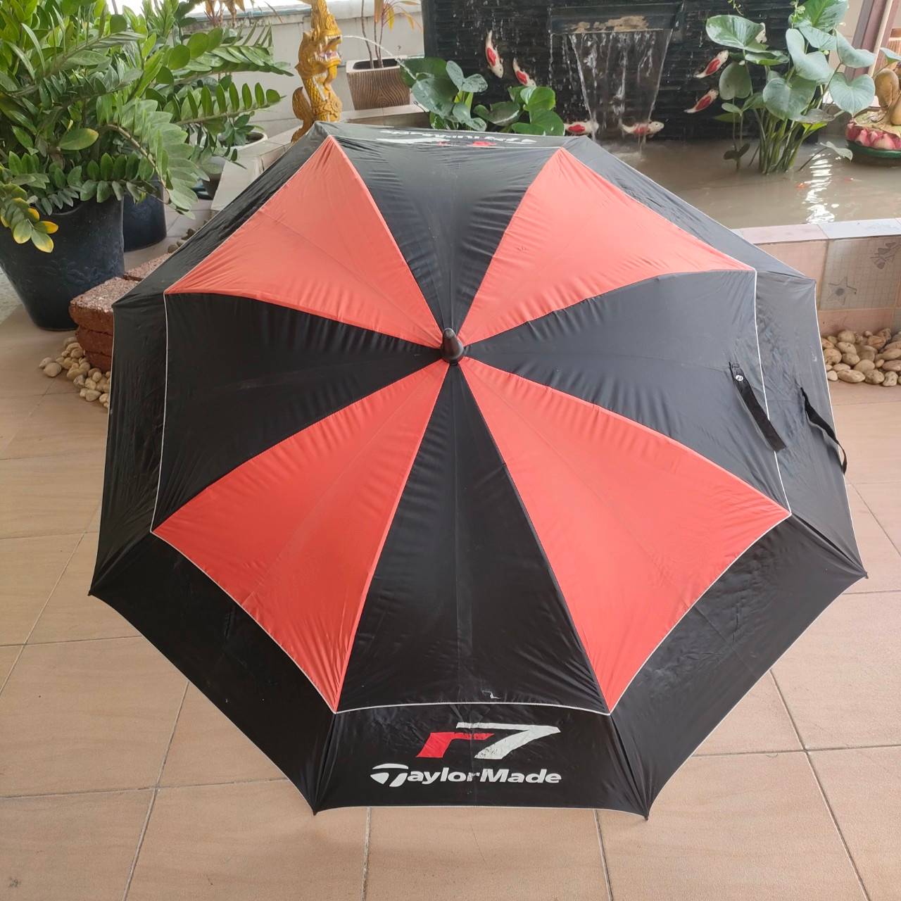ร่มกอล์ฟ TAYLORMADE r7 มือสอง เป็นรุ่มสองชั้น ข้างในกัน UV