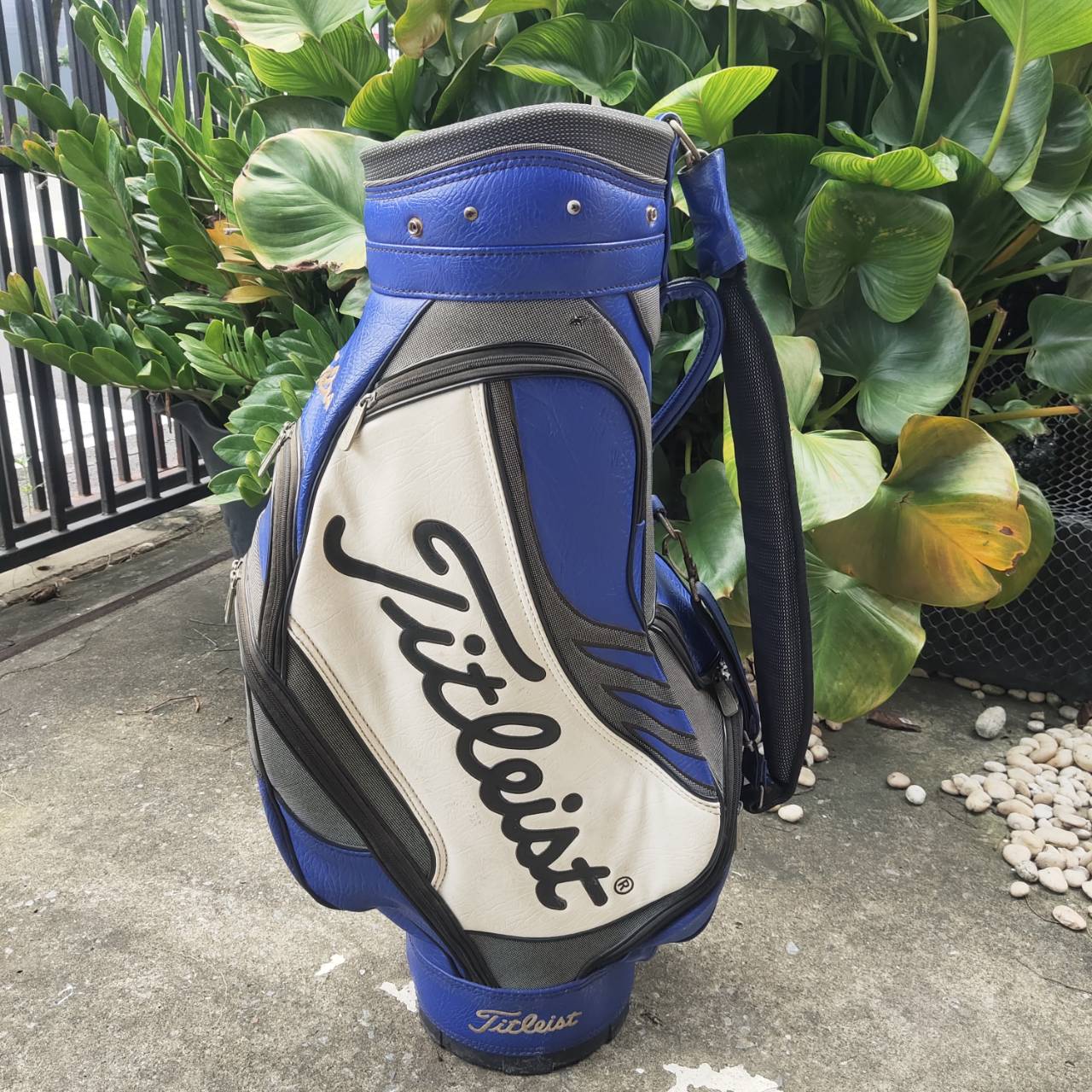 ถุงกอล์ฟ Titleist ถุง TOUR ใบใหญ่ มือสอง สภาพสมบูรณ์ เดิมๆเลยค่ะ