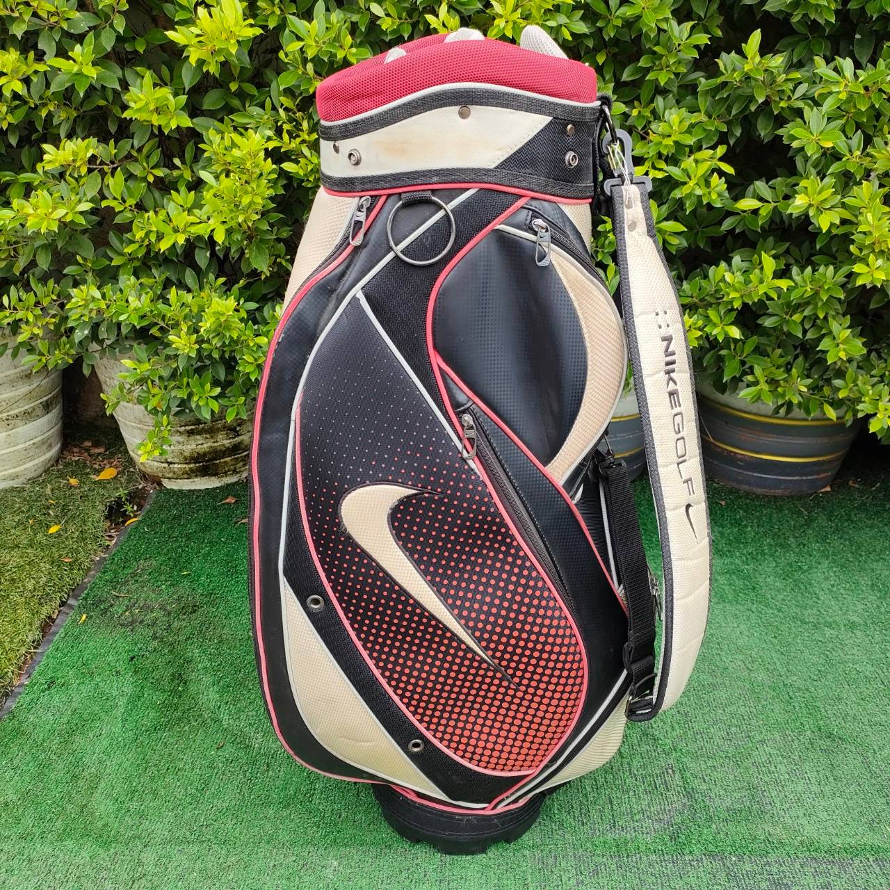 ถุงกอล์ฟ NIKE GOLF น้ำหนักเบา ช่องใส่ของเยอะ มือสอง ของแท้ BY NakaraLuxurious