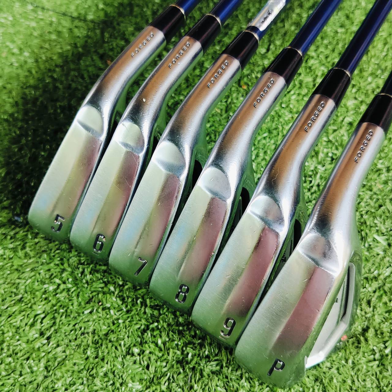 ชุดเหล็ก SRIXON ZX5 เหล็ก Forged แผ่นหน้าเด้ง ทรงพลัง ตีง่าย ได้ระยะ 6PCS. ( 5-9,PW ) ก้าน DIMANA ZX 60S ก้านคุณภาพขั้นสุดทั้งชุด!!! ไม้กอล์ฟพรีเมี่ยมญี่ปุ่นมือสอง By NakaraLuxurious