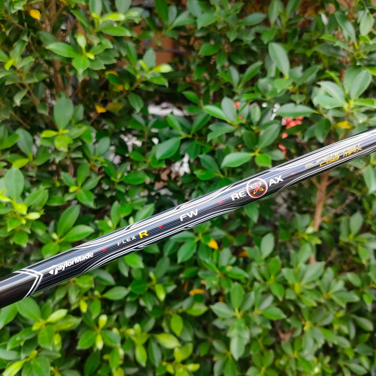 FW5 TAYLORMADE R7 CGB MAX องศา 18 ก้าน RE*AX FLEX R เป็นรุ่นที่ดึงด้านหลัง ออกเป็น 3 เหลี่ยม ทำให้ตีตรงมากๆ MAX ตีไกลจัดครับ