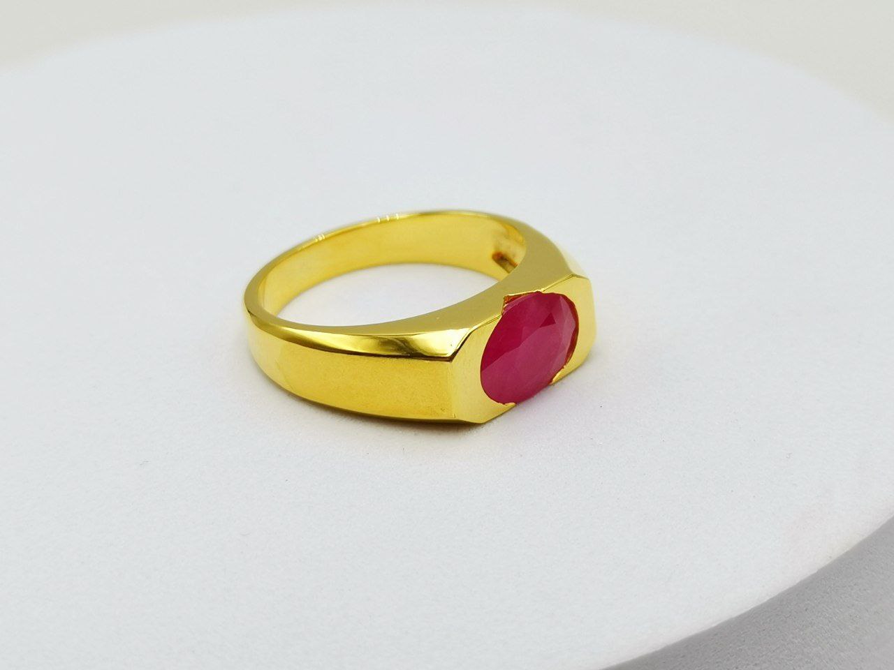 แหวนทองและพลอยแดงพม่า