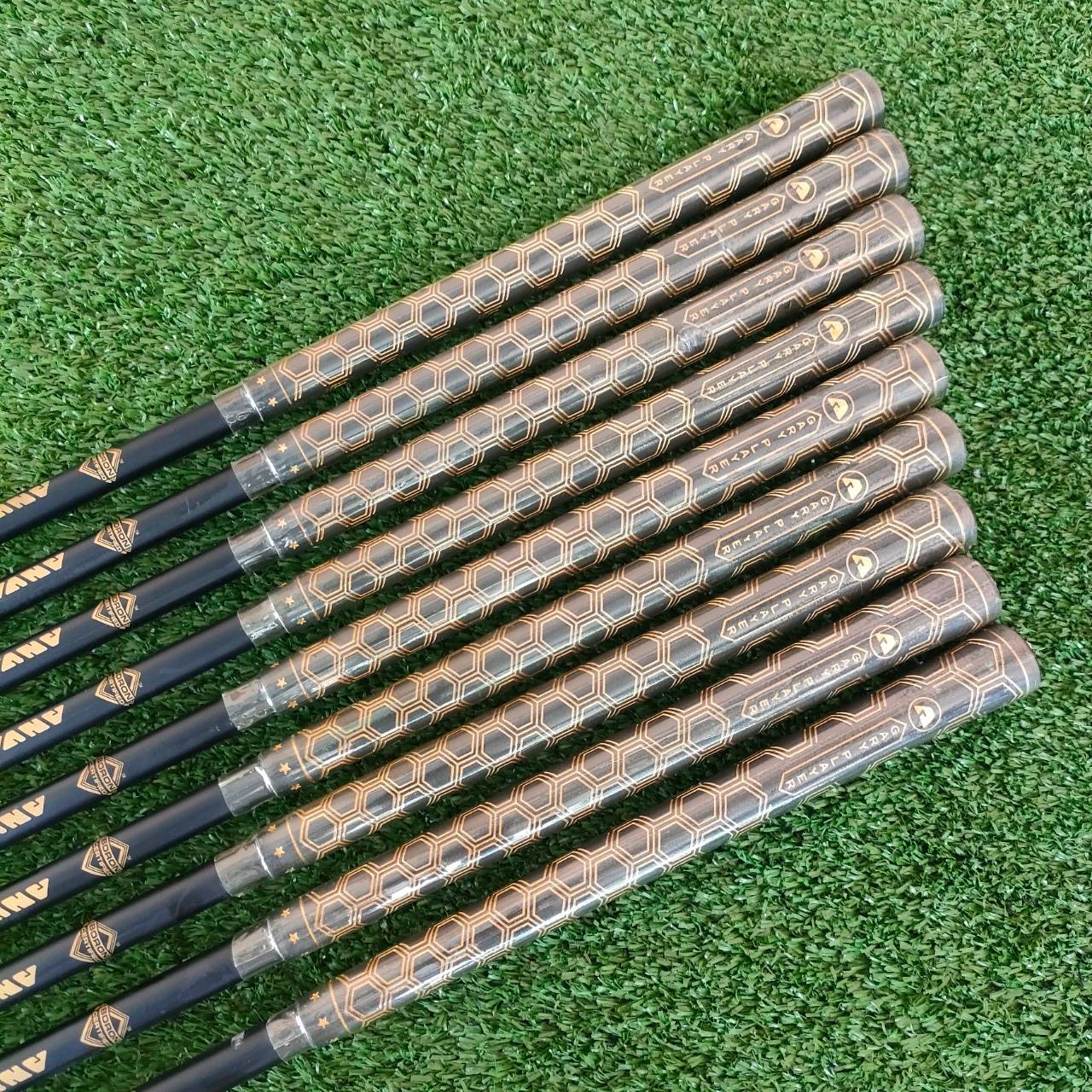 ชุดเหล็ก GARY PLAYER ANVIL CLASSIC ของใหม่!!! มีเหล็ก 3-9 เเละ PW SW ก้าน ANVIL HMG 45 FLEX C ก้านค่อนข้างอ่อน ตีสบายๆ!! ไม้กอล์ฟมือหนึ่ง ของแท้ BY NakaraLuxurious