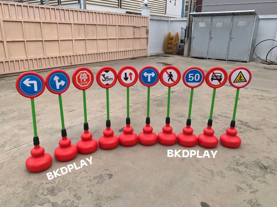 ป้ายจราจรจำลอง (รถยนต์) 10 ชิ้นต่อ1ชุด ตั้งสนาม, ป้ายจราจรสนาม ของเล่น สื่อการสอน,พร้อมส่ง