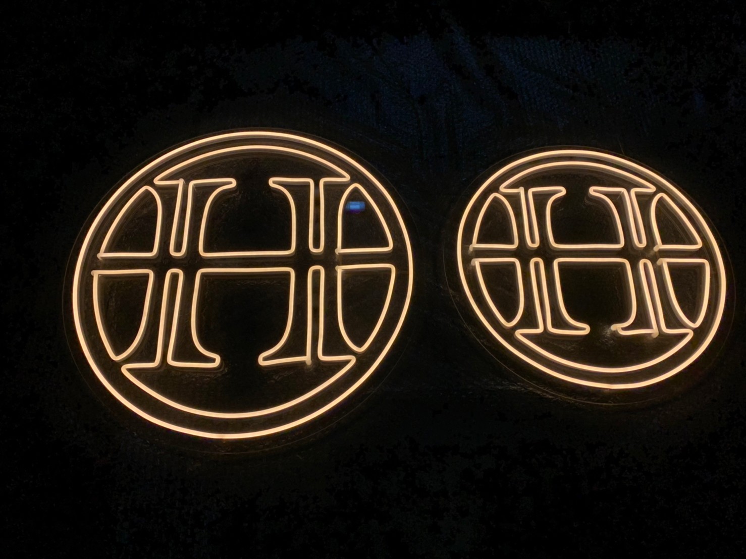 ไฟนีออน เฟค