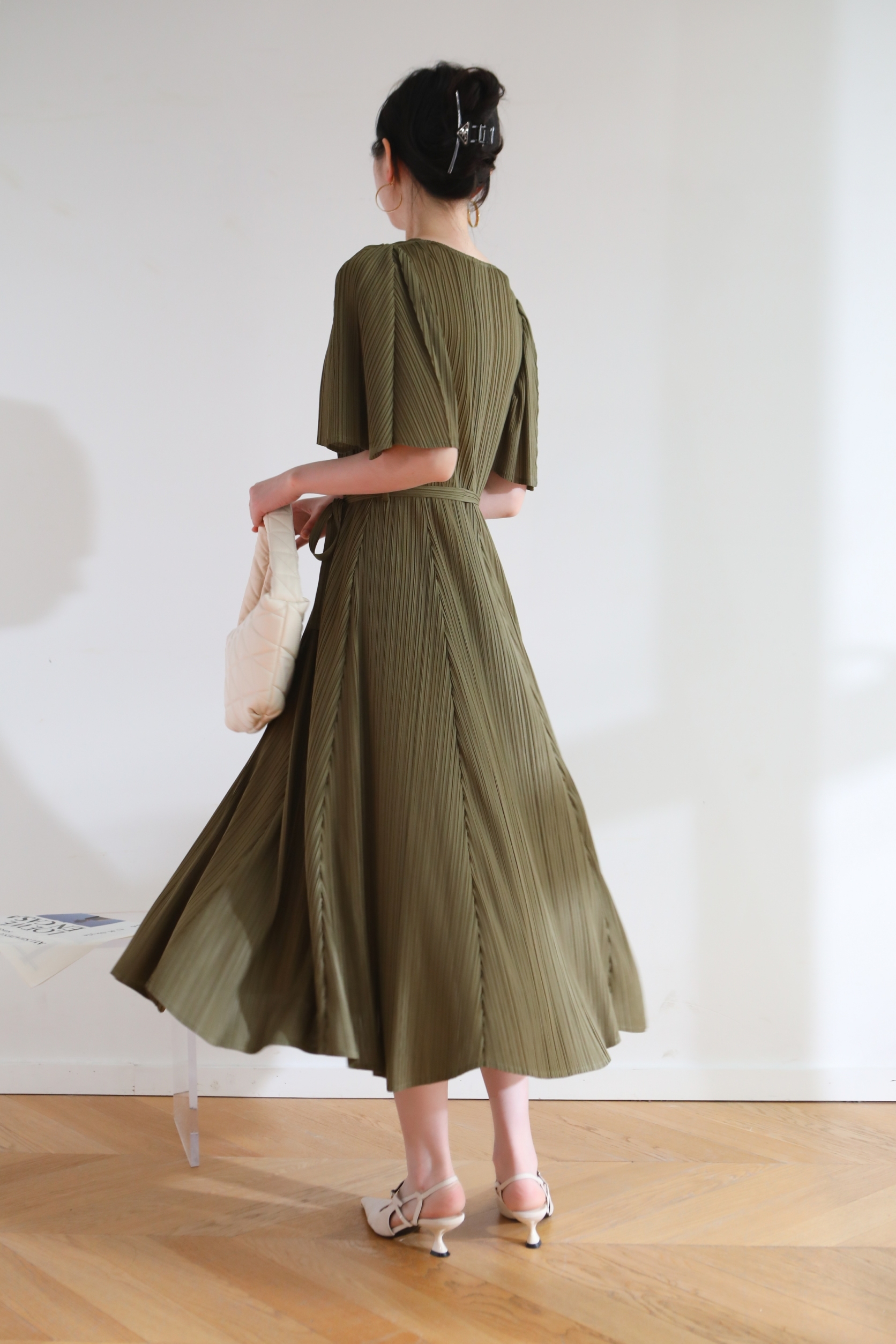 2MUAY รุ่น GJO3653 เดรสผู้หญิง เดรสพลีทคุณภาพ 10สี FREE SIZE V NECK FLARE SLEEVE PLEATED DRESS