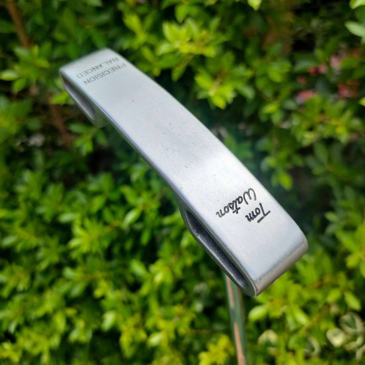PUTTER RAM 810 ความยาว 34 นิ้ว รุ่นนี้ Tom Watson ออกแบบ ทำบล๊านซ์ได้ดีมาก พัตต์ตรง ด้วยสองข้างที่บล๊านซ์ และไม่หนัก แต่สวิงเวทดีมากๆ พัตต์นุ่ม ไม้กอล์ฟมือสอง ของแท้ BY NakaraLuxurious