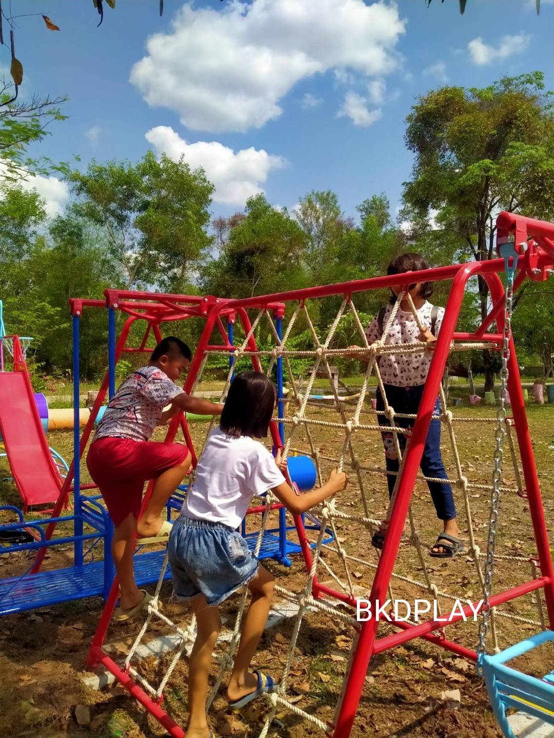 เครื่องเล่นสนามกลางแจ้ง เหล็ก ชุดปีนป่ายรวมรถไฟ พร้อมชิงช้านั่งคู่ OutdoorPlayground,ผลิตเครื่องเล่นสนาม,เครื่องเล่นในสนามเด็กเล่น,เครื่องเล่นงบสพฐ.,ประชารัฐ, ราคาโรงงาน ขนาด 150 x 350 x 160 ซม.