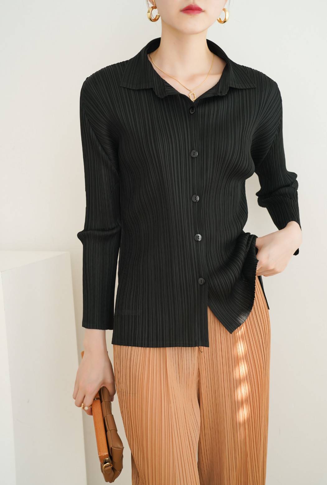 2MUAY รุ่น GJO7807 COLLAR PLEATED TOP เสื้ออัดพลีทงานคุณภาพ 2สี FREE SIZE