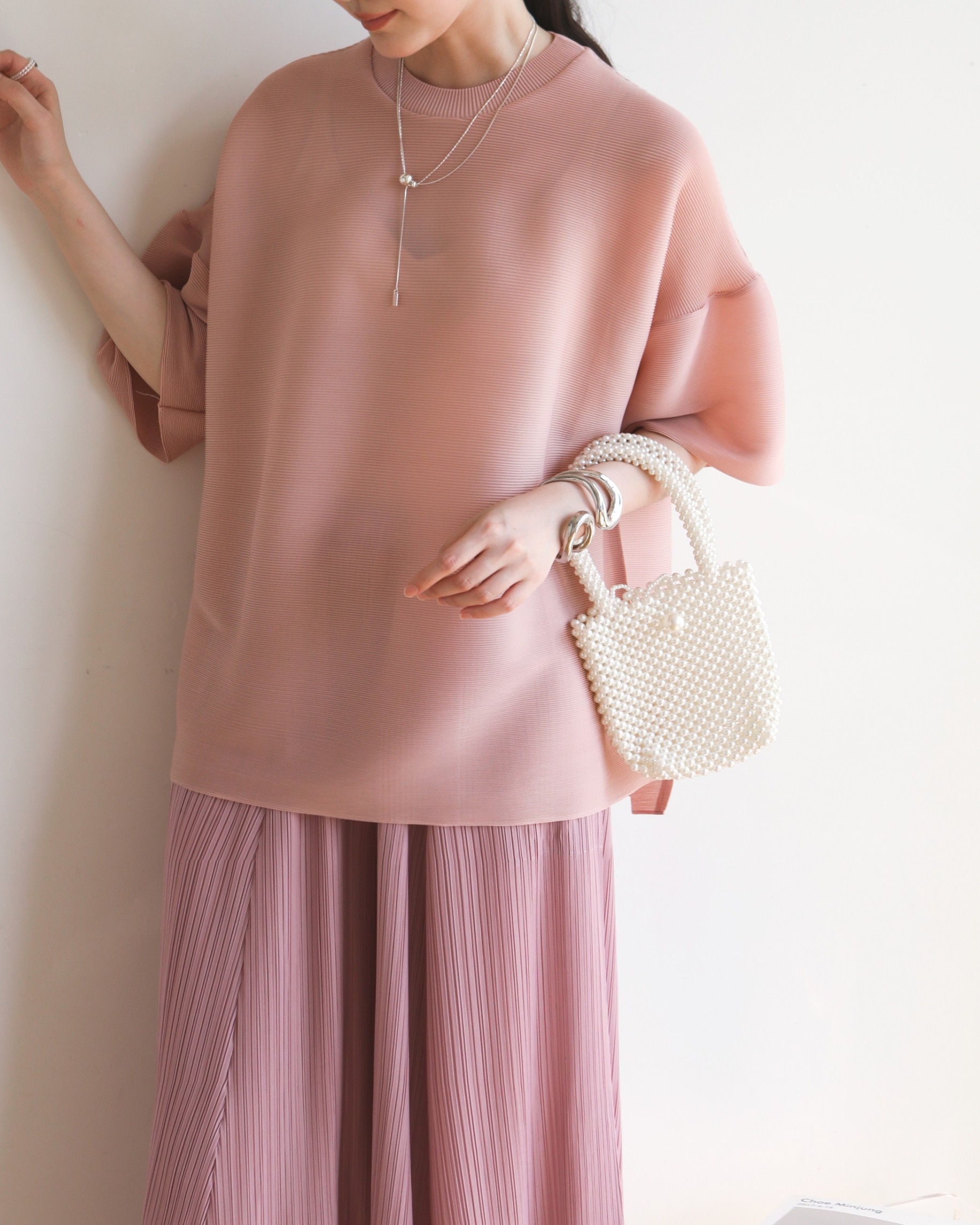 2MUAY รุ่น GJO1003 เสื้อพลีทคุณภาพ BELL SLEEVE PLEATED TOP สีดำ FREE SIZE