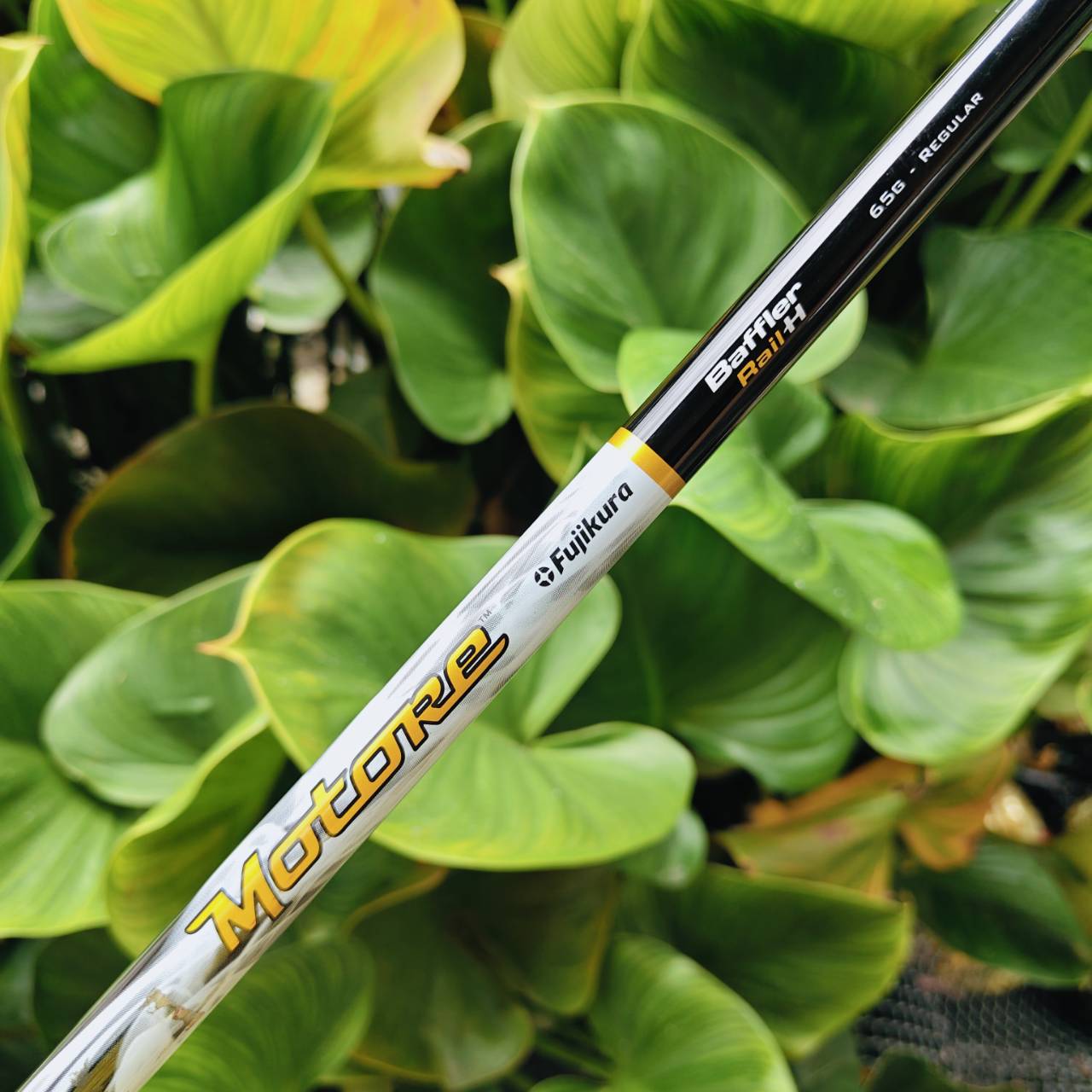 COBRA BAFFLER RAIL H U5 (25°) จุดเด่นคือ “รางใต้ sole” หรือ Baffler Rail Technology