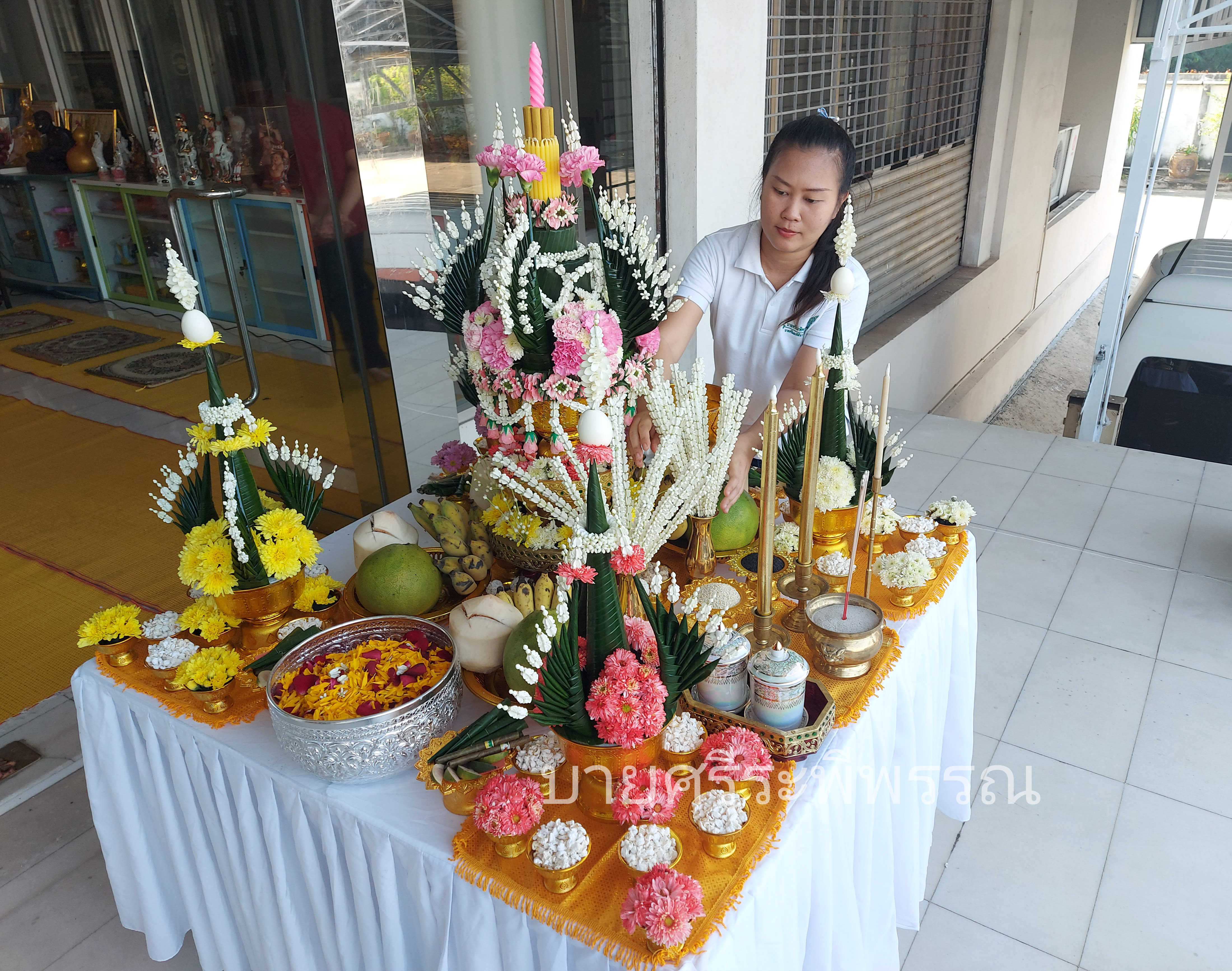 โต๊ะบวงสรวงแบบฉบับวัดท่าซุง ชุดประหยัด
