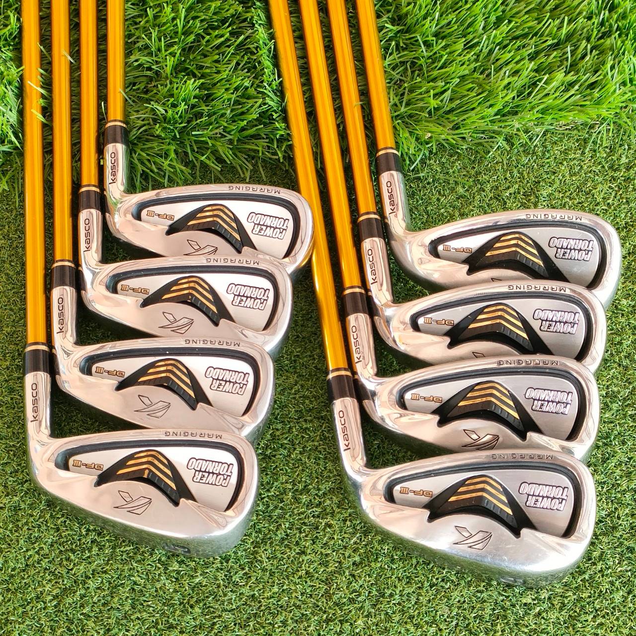 ชุดเหล็ก KASCO POWER TORNADO DF-III มีเหล็ก 5-9 PW AW SW ได้ทั้งหมด 8 ชิ้น ก้าน KASCO POWER TORNADO DF-III FLEX R เป็นชุดเหล็กหน้าเด้ง หน้า MARAGING ตีไกลสุด ตีไกลกว่าเหล็กปกติมากๆครับ