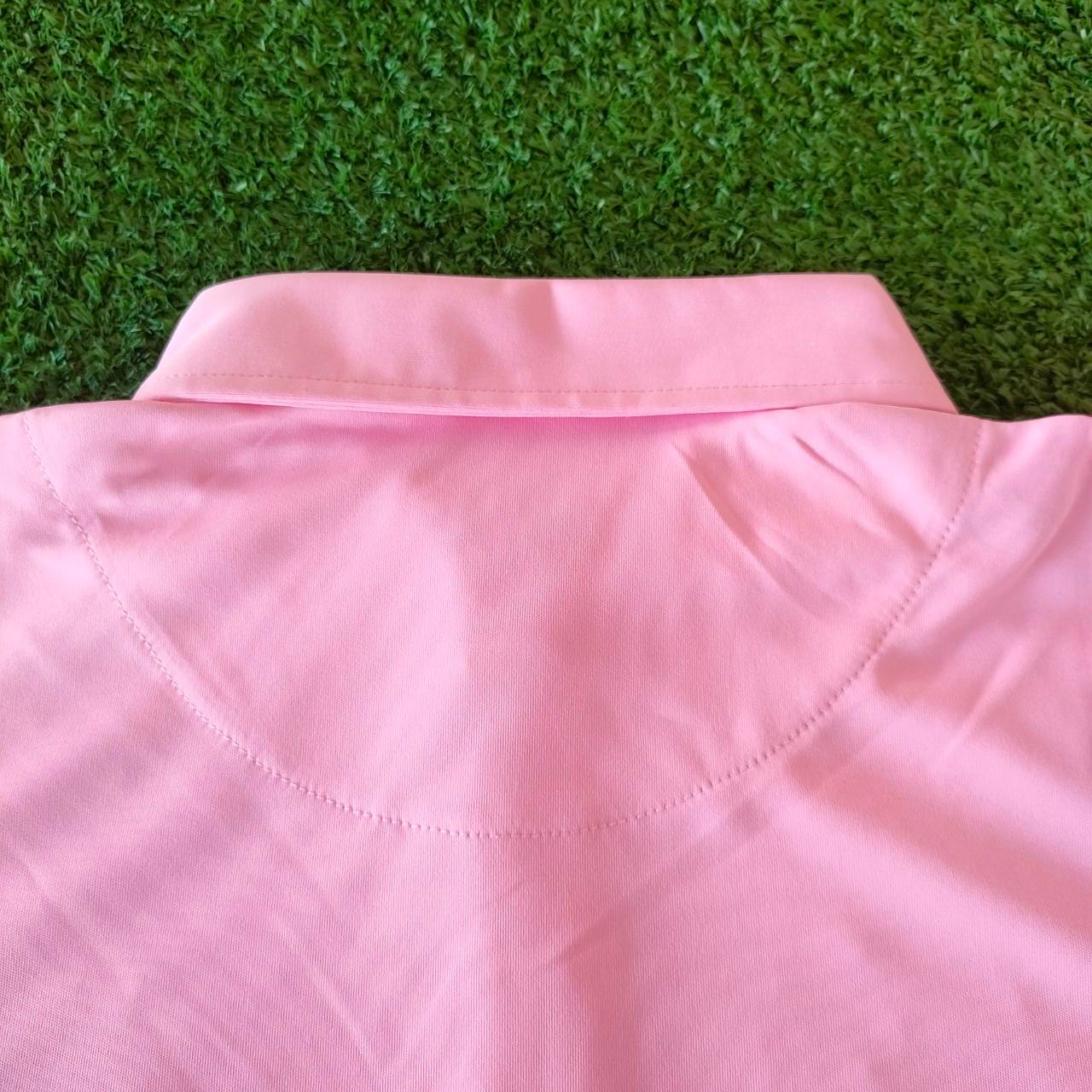 **เสื้อกอล์ฟสำหรับสุภาพสตรี** เสื้อ WIN ของใหม่!! ขนาดไชส์ M เป็นเสื้อ NANO ระบายอากาศได้เป็นอย่างดี ใส่สบายมากๆ มือหนึ่ง ของแท้ BY NakaraLuxurious