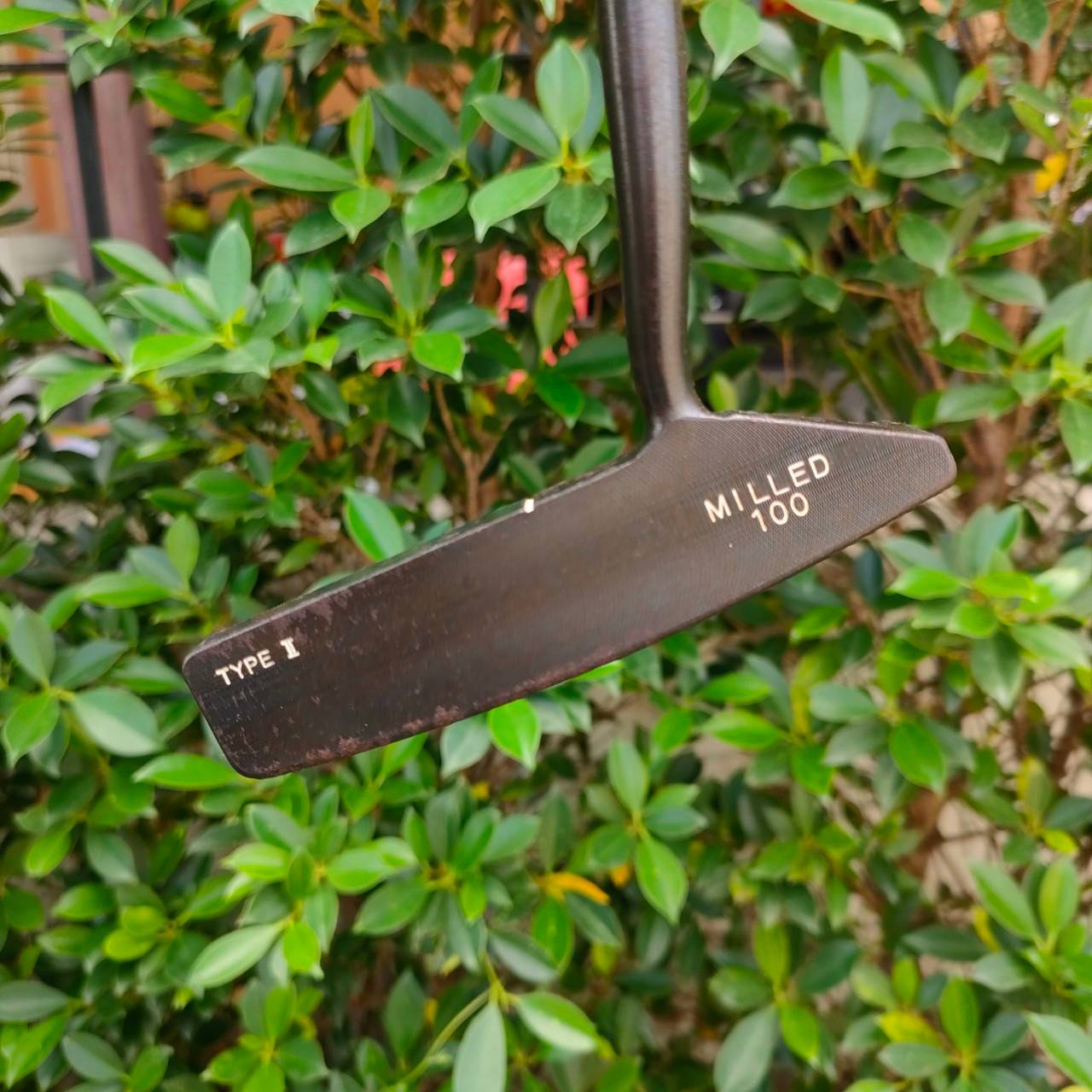 PUTTER NISHIDO TYPE MILLED 100 ความยาว 35 นิ้ว ก้าน MILLED 100 สุดยอดพัตเตอร์พรีเมี่ยมคัสตอม จากญี่ปุ่น ใช้วัสดุเนื้อแท้ และหน้า MILLIED ทำให้ลูกหมุนเกาะไลน์มากๆ