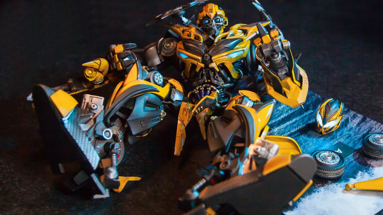 [สั่งจอง] Comicave Studio 35CM Transformers : Bumblebee Die-cast