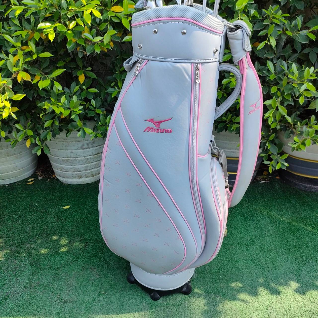 ** ไม้กอล์ฟสำหรับผู้หญิง ** FULLSET MIZUNO EFIL LADY *** สภาพสวยมากๆหลายไม้ยังไม่แกะพลาสติก *** ทั้งชุดประกอบด้วย Driver Fairway Hybrid เหล็ก 7 8 9 เเละ PW SW PUTTER EFIL ใหม่ในซีล พร้อมถุงกอล์ฟ MIZUNO ทั้งชุดพร้อมออกรอบได้เลย ไม้สุดพรีเมี่ยม จากญี่ปุ่น ด