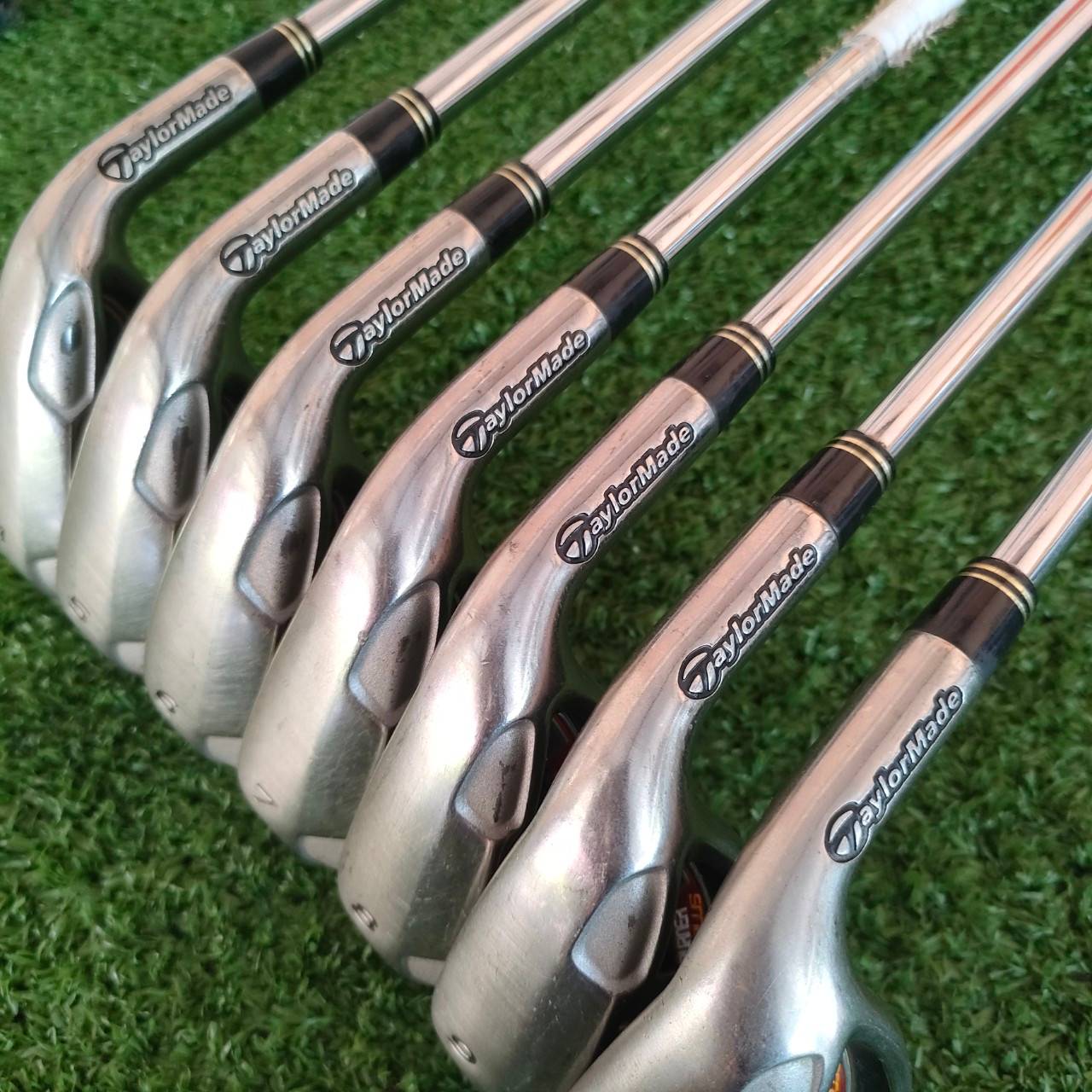 ชุดเหล็ก TAYLORMADE BURNER PLUS มีเหล็ก 4-9 เเละ PW FLEX S รุ่น PLUS คือจะตีไกลกว่ารุ่นปกติ ไม้กอล์ฟมือสอง ของแท้ BY NakaraLuxurious