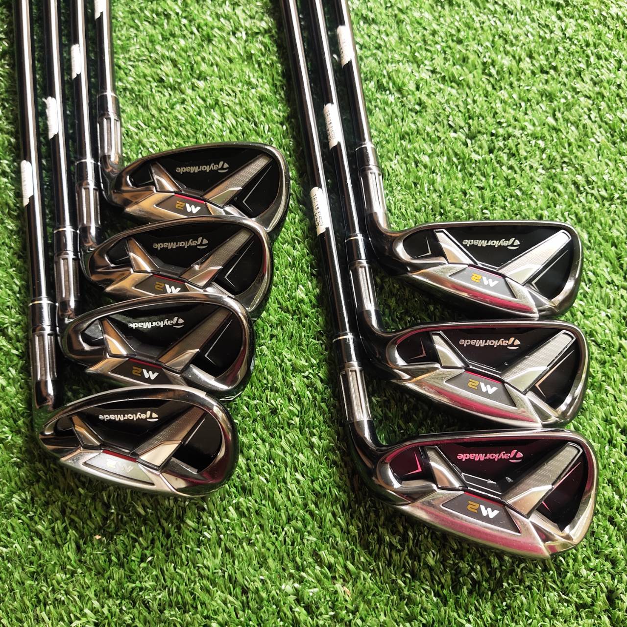 ชุดเหล็ก Taylormade M2 เป็นชุดเหล็กที่ Taylormade ตั้งใจให้เป็นชุดที่ตีลูกลอยง่ายจนสามารถสร้างระยะตีไกลอย่างที่สุด ไม้กอล์ฟพรีเมี่ยมมือสอง ของแท้ By NakaraLuxurious