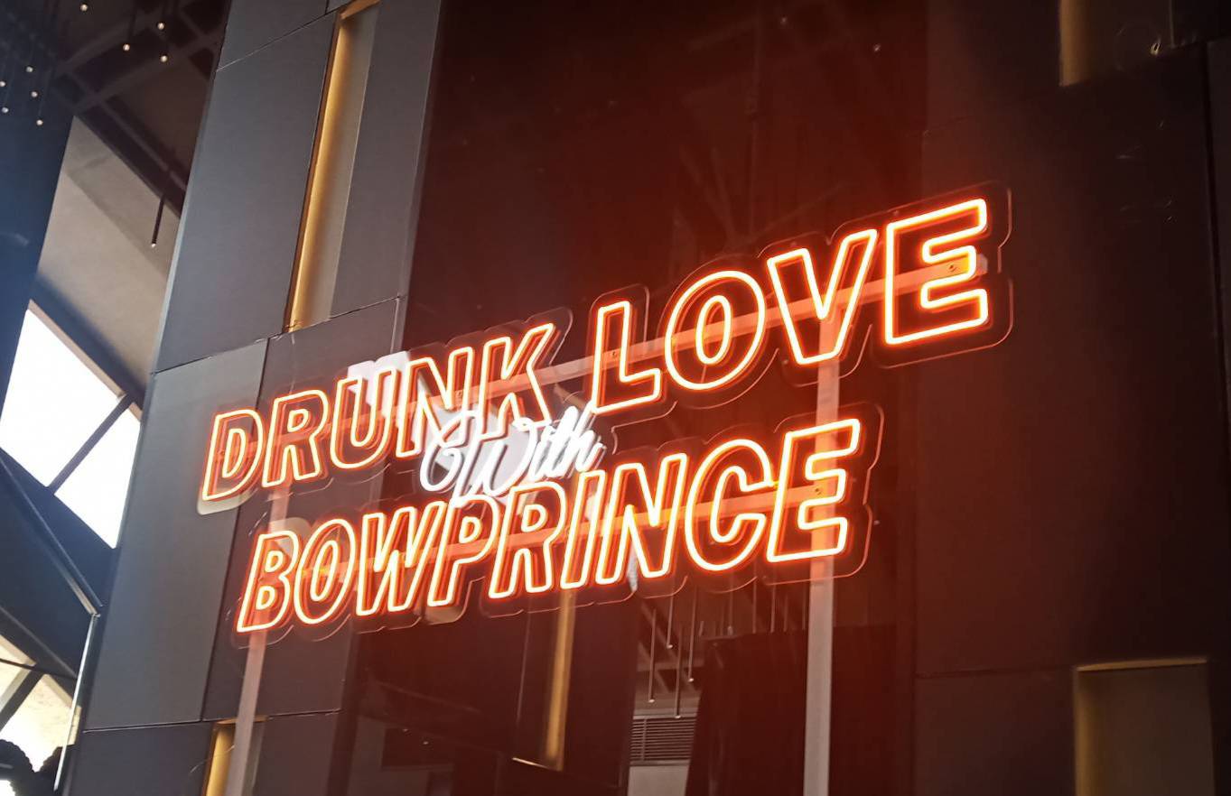 ป้ายไฟนีออนดัดLED แสงสีส้มและสีขาว ขนาด 200x62cm