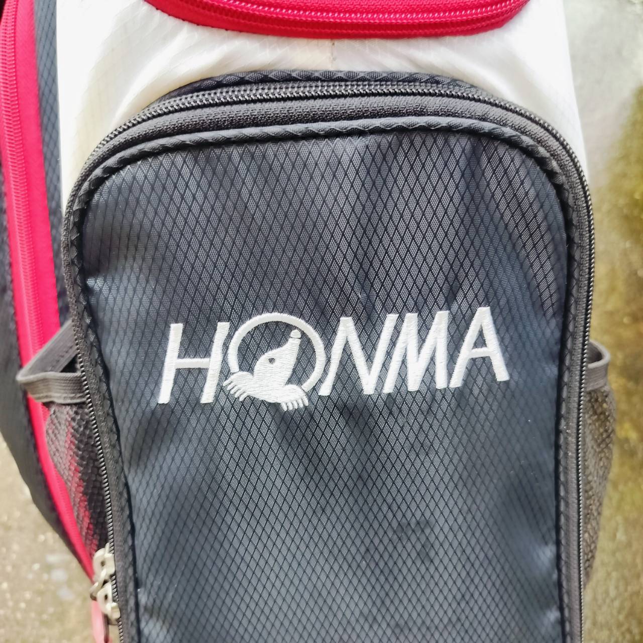 ถุงกอล์ฟ HONMA ขาตั้ง ของแท้ มือสอง สภาพดี เดิมๆ ออกแบบได้สวยอย่างลงตัว ใช้แล้วสปอร์ตและหรูหรามาก ของใหม่ราคาแพงมาก!!!