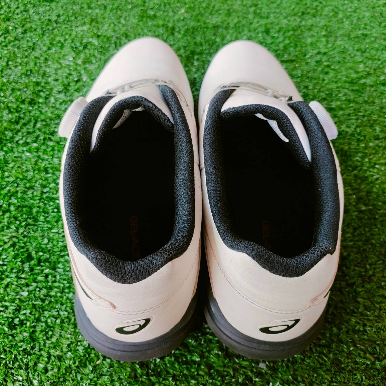 รองเท้ากอล์ฟ ASICS มือสอง ขนาดไชส์ CM 26 US 8 EURO 41.5 ปุ่มรองเท้าสามารถถอดเปลี่ยนได้ ระบบผูกเชือก Auto