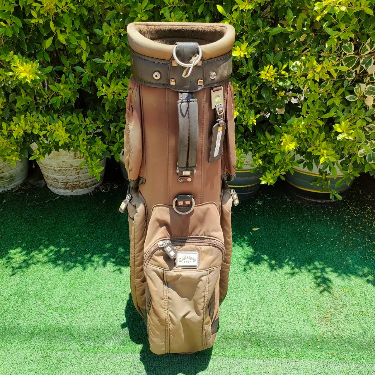ถุงกอล์ฟ CALLAWAY มือสอง ของแท้ **มีตำหนิ** COVER ขาด และไม่มีสายสะพายค่ะ ภายในบุกำมะหยี่อย่างดี ไม้กอล์ฟมือสอง ของแท้ BY NakaraLuxurious