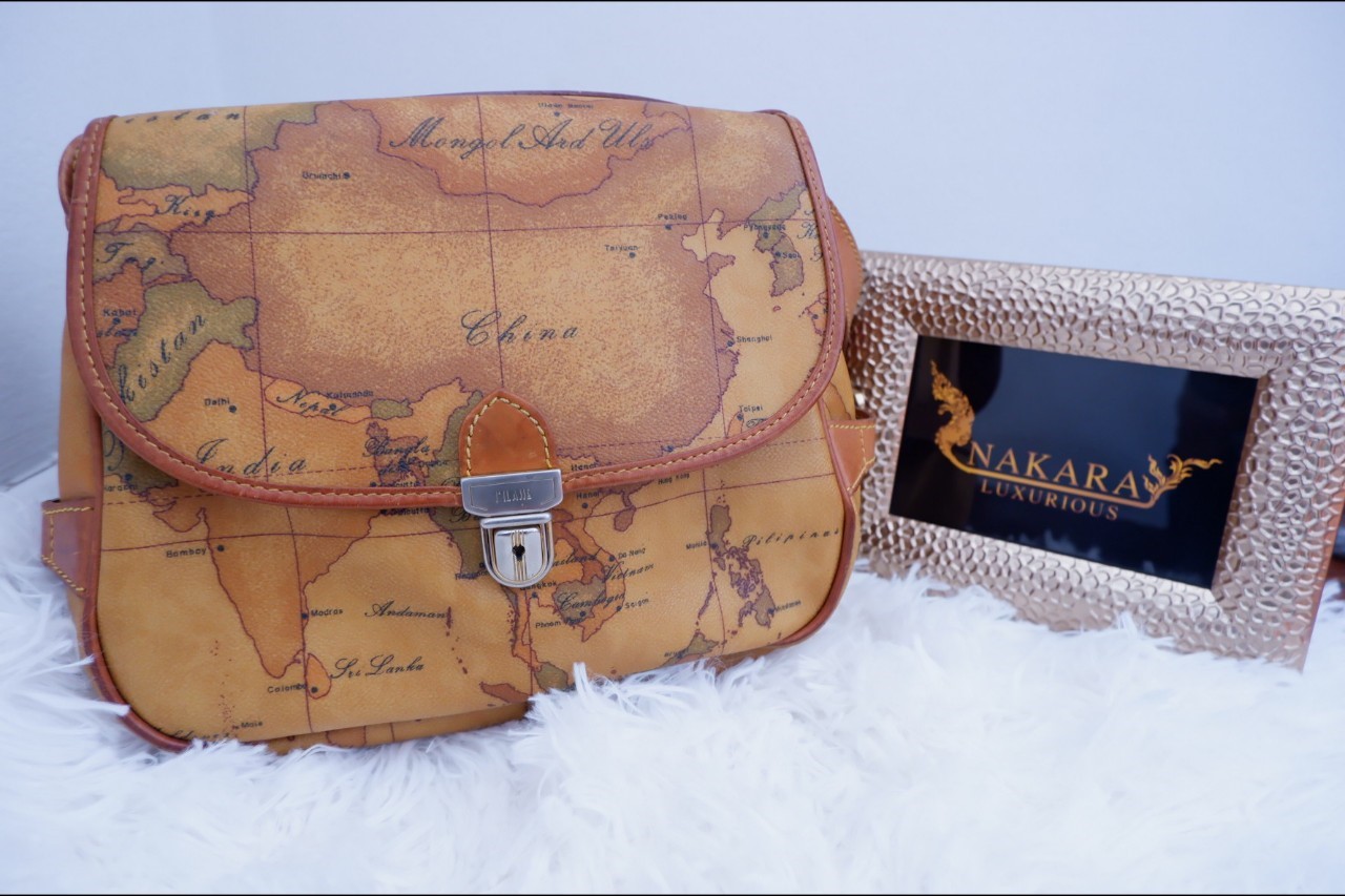 Nakala Luxurious Alviero Martini ทรงชามัวร์ค่ะ MADE IN ITALY ของแท้ 100 เปอร์เซ็นต์ มีแผนที่ประเทศไทยอยู่ตรงหน้ากระเป๋า