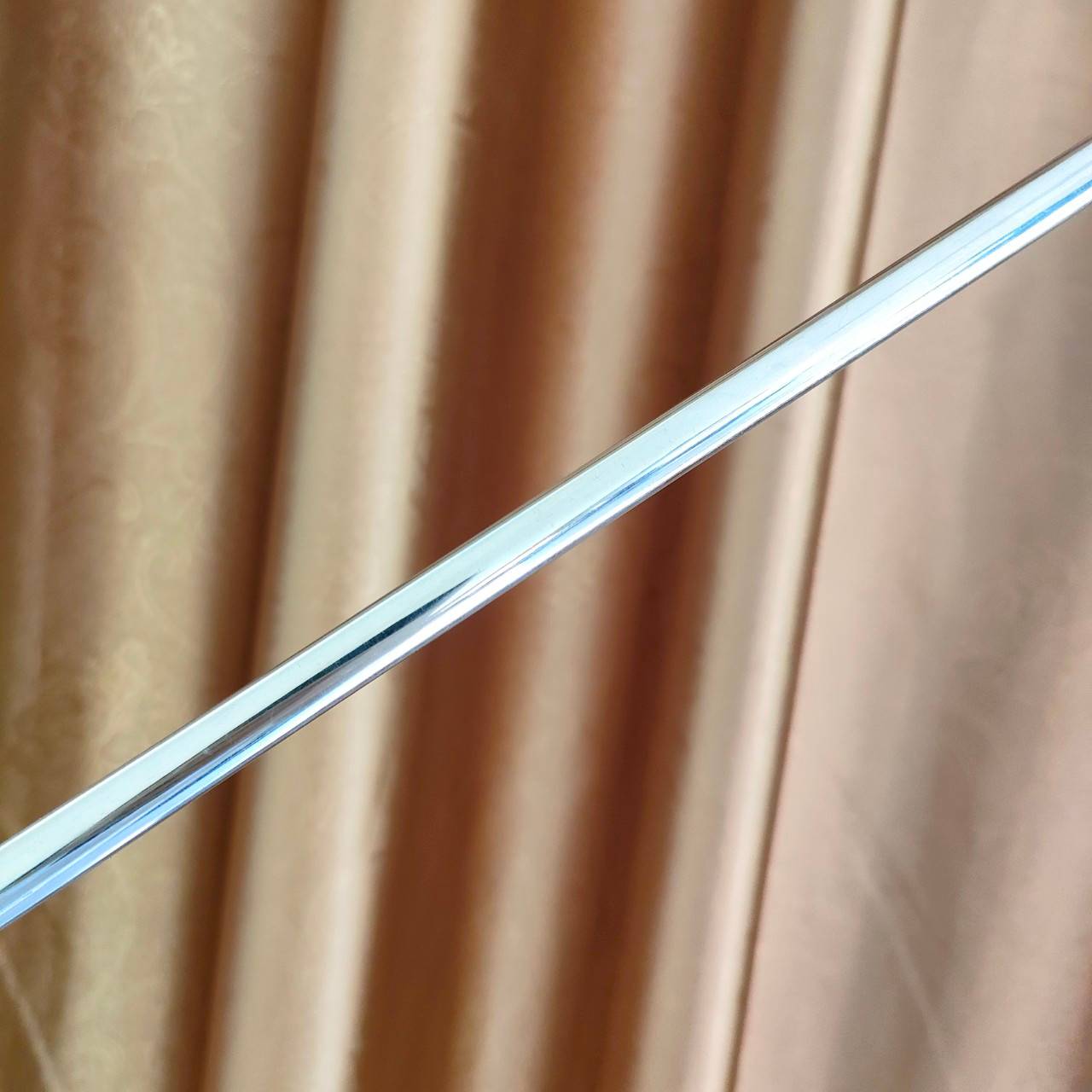 PUTTER TITLELIST SCOTTY CAMERON STUDIO SELECT NEW PORT 2.6 ความยาว 33 นิ้ว คอแบบเสียบตรง เพื่อให้ผู้เล่นมีศูนย์เล็งสายตาที่ดีที่สุด ผู้เล่นสามารถใช้จุดรวมสายตาเพื่อพัฒนาการตั้งค่าหน้าพัตเตอร์