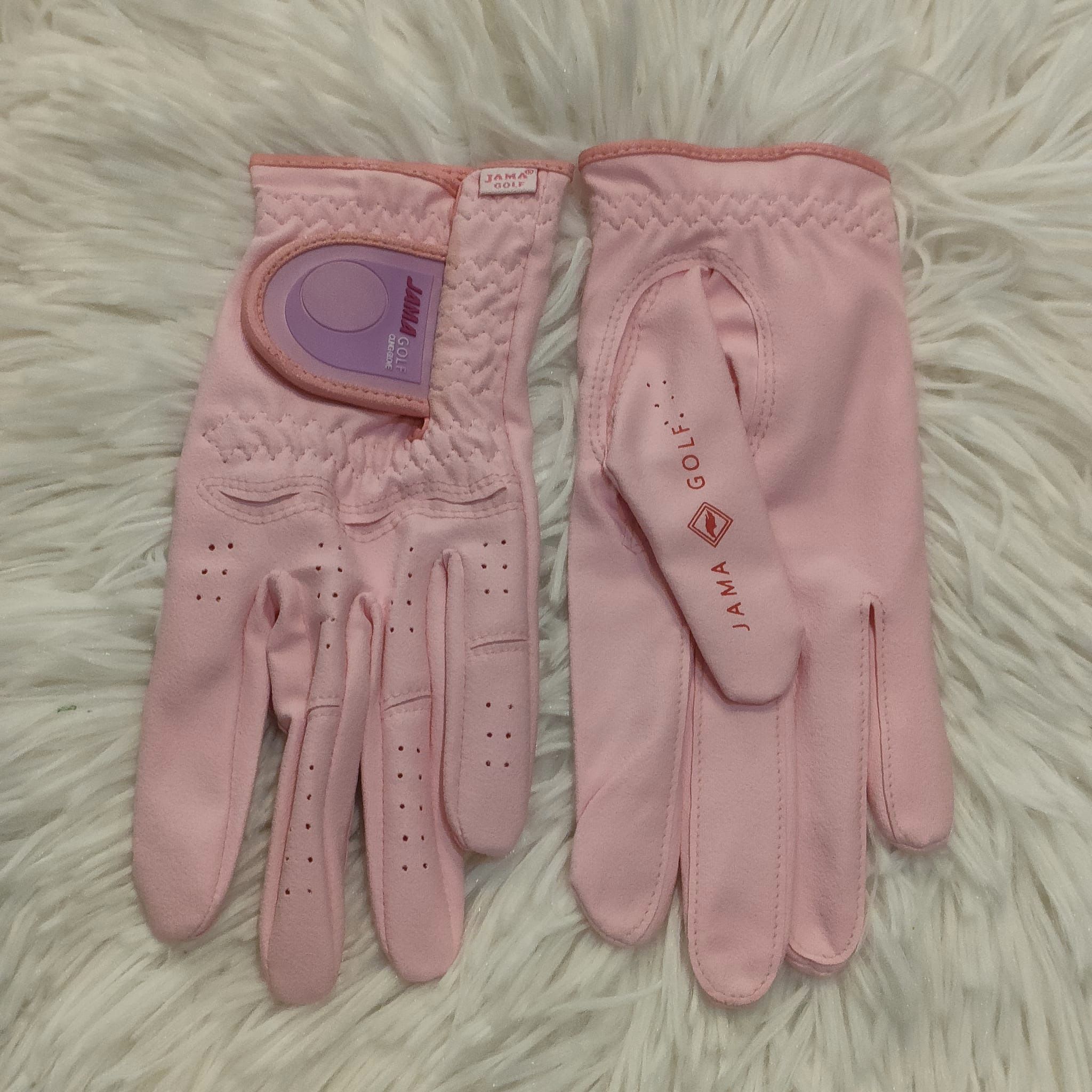 ลดล้างสต๊อก !!! ถุงมือกอล์ฟ JAMA GOLF สำหรับผู้หญิง สีชมพูหวานมาก ใส่สบายมาก มีรูระบายอากาศได้ดี มีขนาด ไชส์ 19