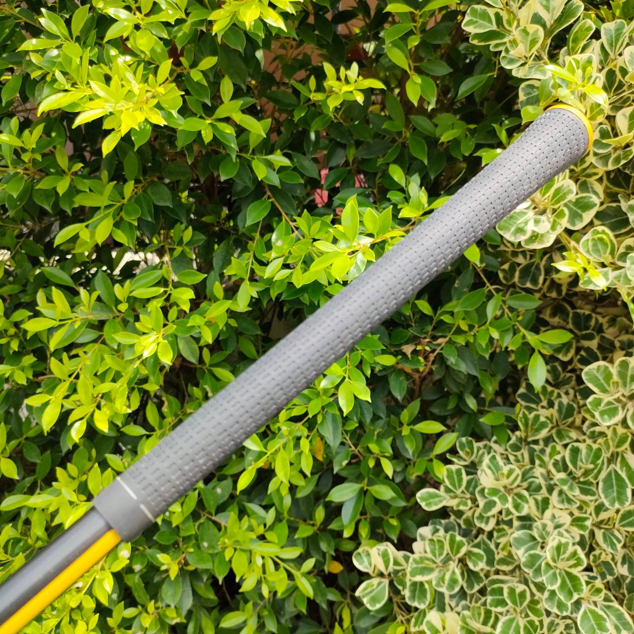 ก้าน TAYLORMADE RBZ TM1-213 ความยาว 45 นิ้ว FLEX R เป็นก้านสำหรับใส่ DRIVER มีสลีฟติดมาด้วยแล้วครับ เป็นรุ่น ST2 นะครับ ก้านเหลือง