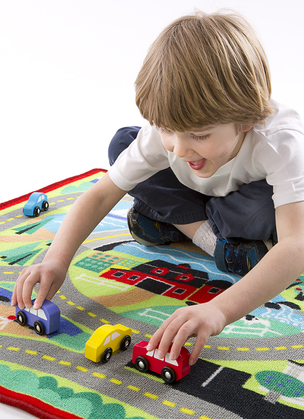 แผ่นพรมเล่นเมือง ส่งเสริมทักษะการบังคับมือให้สอดคล้องกับสมอง Round the Town Road Rug Melissa&Doug, ของเล่นเสริมพัฒนาการ, ของเล่น