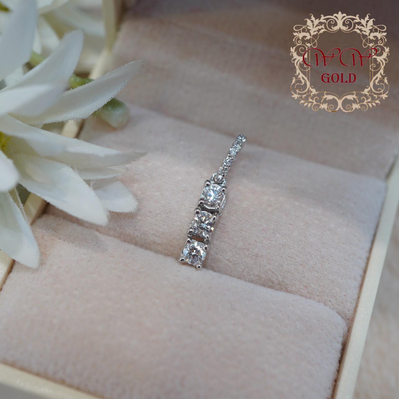 จี้เพชรแถว