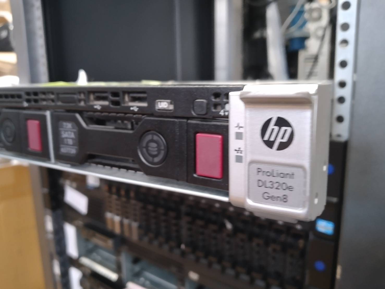 HP Dl320E Gen8
