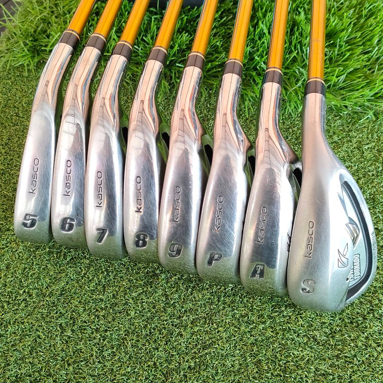 ชุดเหล็ก KASCO POWER TORNADO DF-III มีเหล็ก 5-9 PW AW SW ได้ทั้งหมด 8 ชิ้น ก้าน KASCO POWER TORNADO DF-III FLEX R เป็นชุดเหล็กหน้าเด้ง หน้า MARAGING ตีไกลสุด ตีไกลกว่าเหล็กปกติมากๆครับ