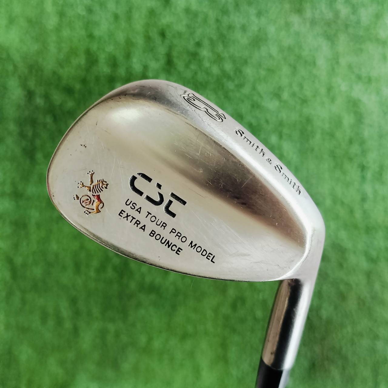 WEDGE SMITH & SMITH CST เป็นเหล็ก 13 องศา 60 ++ ค่ะ ก้านเหล็ก WEDGE FLEX หน้าใบสวย สปินดีมากเลยค่ะ ไม้กอล์ฟพรีเมี่ยมมือสอง ของแท้ By NakaraLuxurious