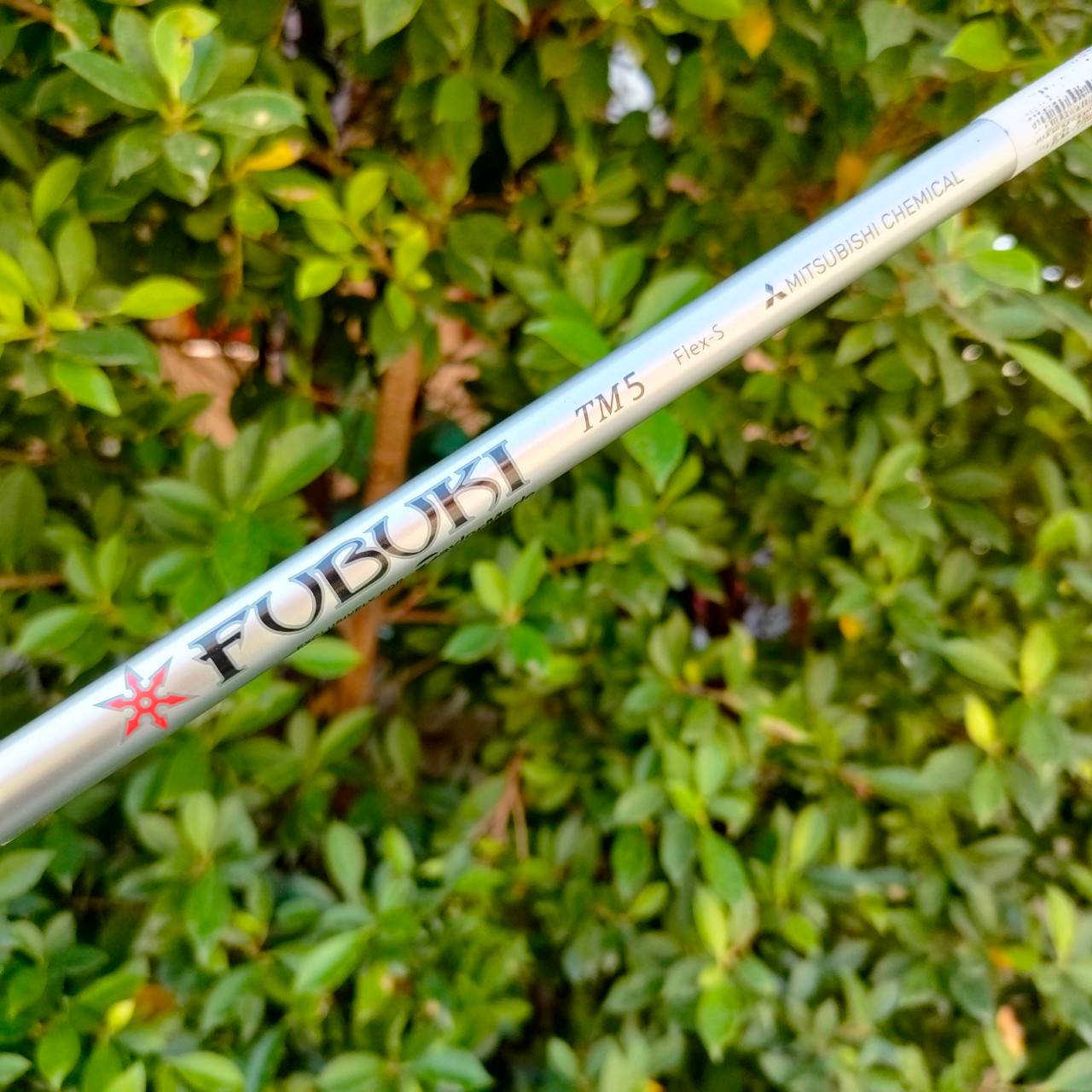ก้าน DRIVER FUBUKI TM5 FLEX S ความยาว 45.5 นิ้ว มีสลีฟมาให้แล้ว และมีกริป ใส่หัวพร้อมใช้ได้เลย ไม้กอล์ฟมือสอง ของแท้ BY NakaraLuxurious