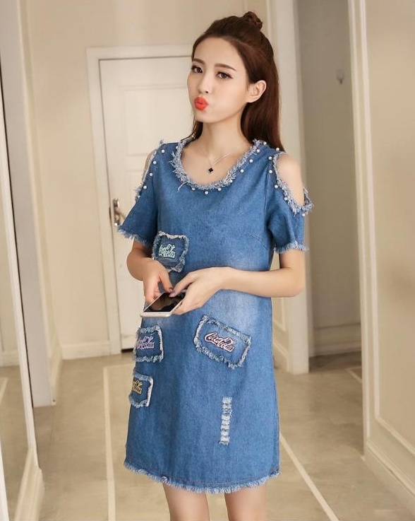 เดรสยีนส์มาใหม่ เว้าไหล่ ปักมุกด้วยหมุด ตามแบบ