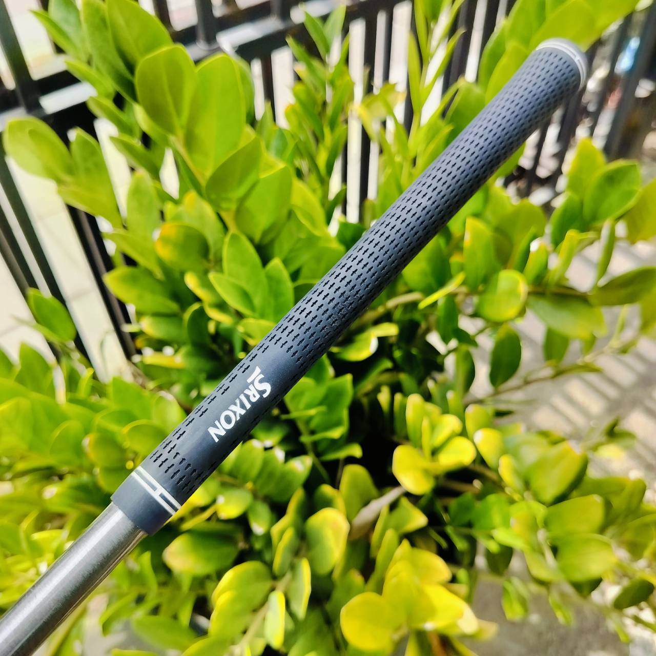 เหล็กไฮบริด SRIXON ZU85 เป็น U3 องศา 20 FORGED เป็นเหล็กยาวกึ่งไฮบริด ตีแม่น สปินจัด ตีง่ายเหมือนไฮบริด แต่ตีแม่นยำ ตกหยุด ไม้กอล์ฟพรีเมี่ยมญี่ปุ่นมือสอง By NakaraLuxurious