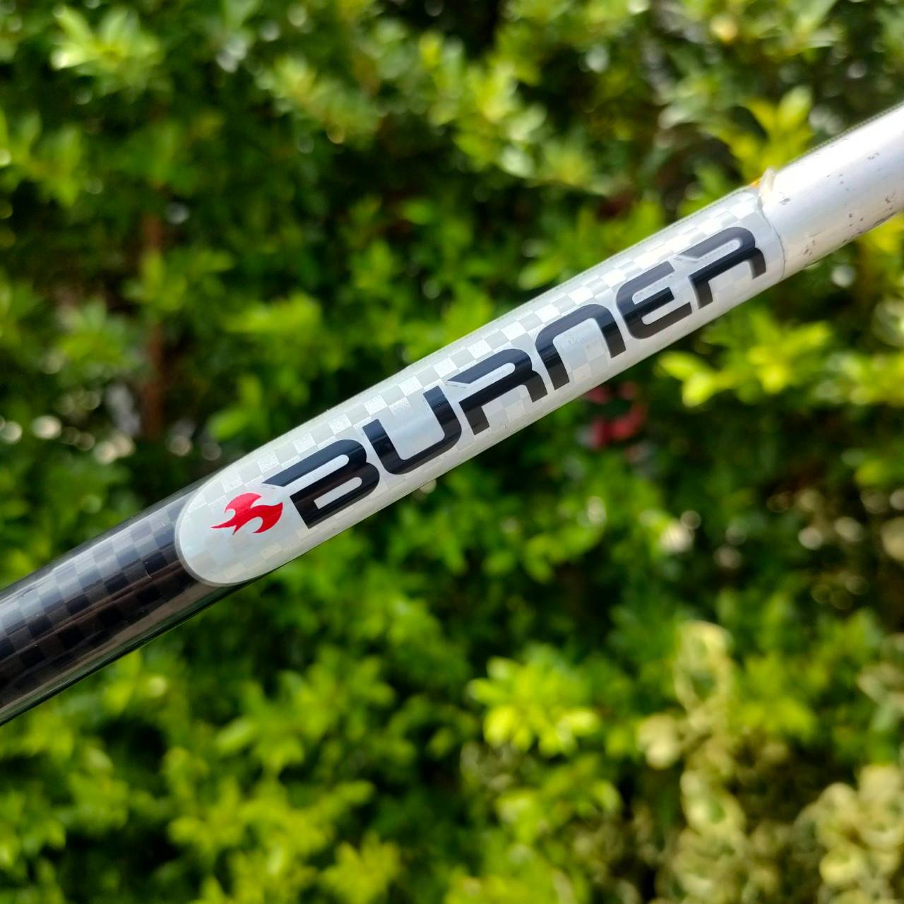 HYBRID 4 TAYLORMADE BURNER RESCUE องศา 22 ดีที่สุดใน RESCUE ก้าน RE*AX TAYLORMADE FLEX R กระดองเป็นสามเหลี่ยมออกไปด้านหลัง ตีง่ายที่สุด ตรงที่สุด!! ดึง CG ไปหลังชดเชยความผิดพลาดสูงสุด ไม้กอล์ฟมือสอง ของแท้ BY NakaraLuxurious