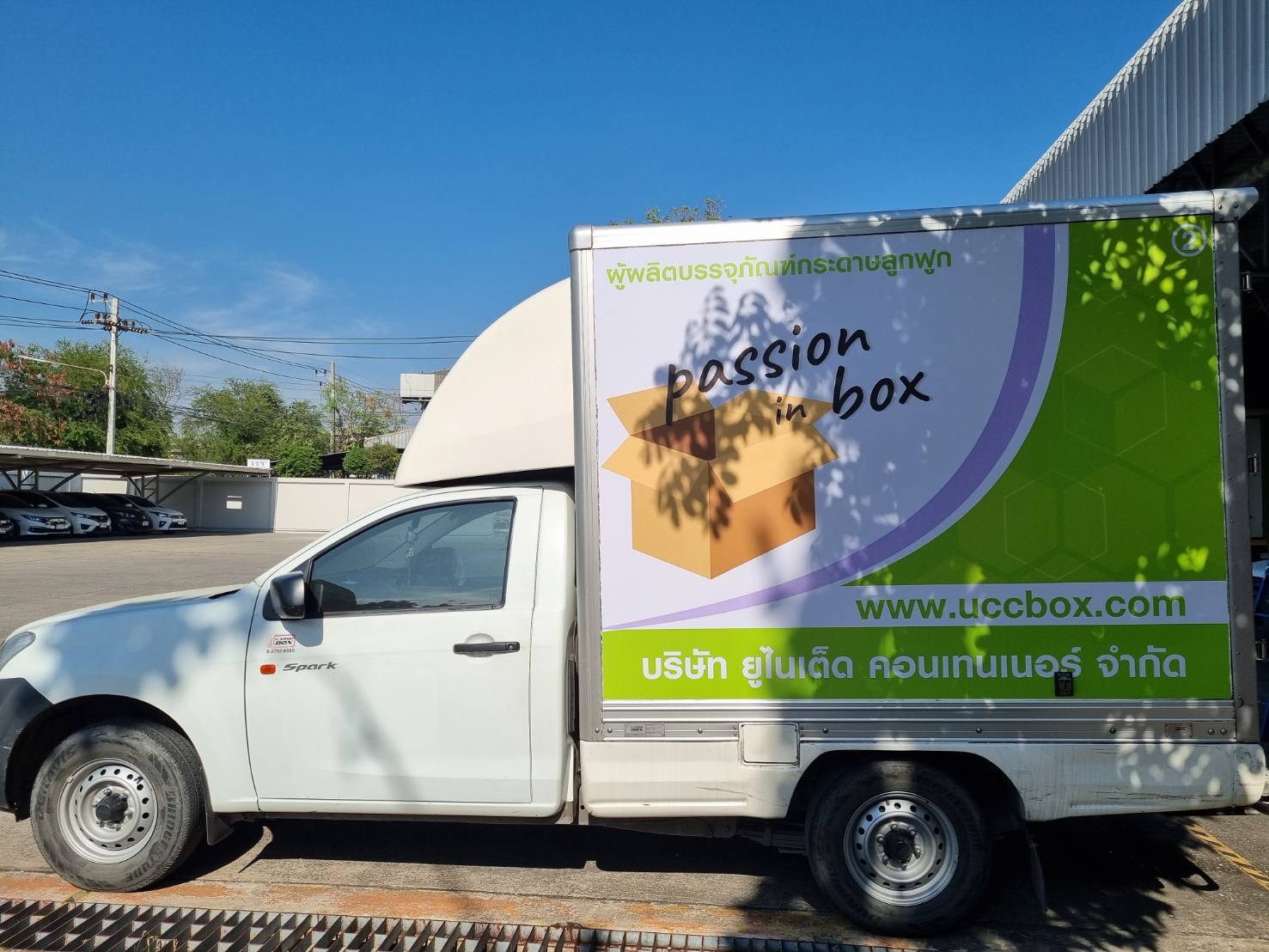 งานติดตั้งติดสติ๊กเกอร์รถกระบะตู้ทึบ