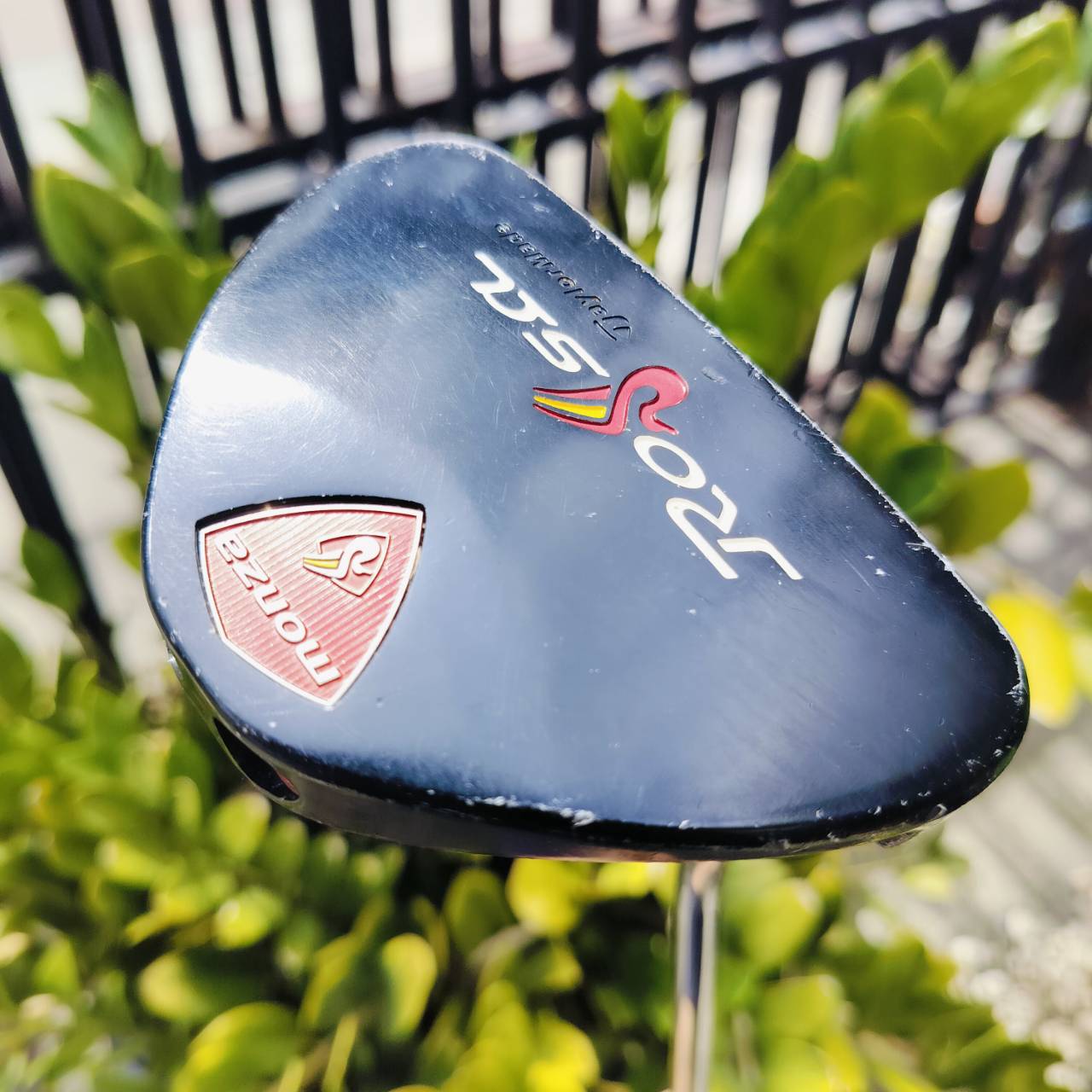 PUTTER TAYLORMADE ROSSA ตัว MONZA ความยาว 34 นิ้ว รูปทรงสามเหลี่ยม ดึง CG ไว้ลึก ทำให้ออกสโตรคได้ตรงขึ้น ไม้กอล์ฟพรีเมี่ยมญี่ปุ่นมือสอง By NakaraLuxurious