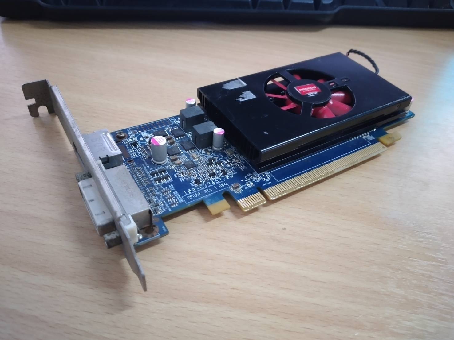Amd Radeon HD7570 Dvi Video Card 9M4KG DDR5
