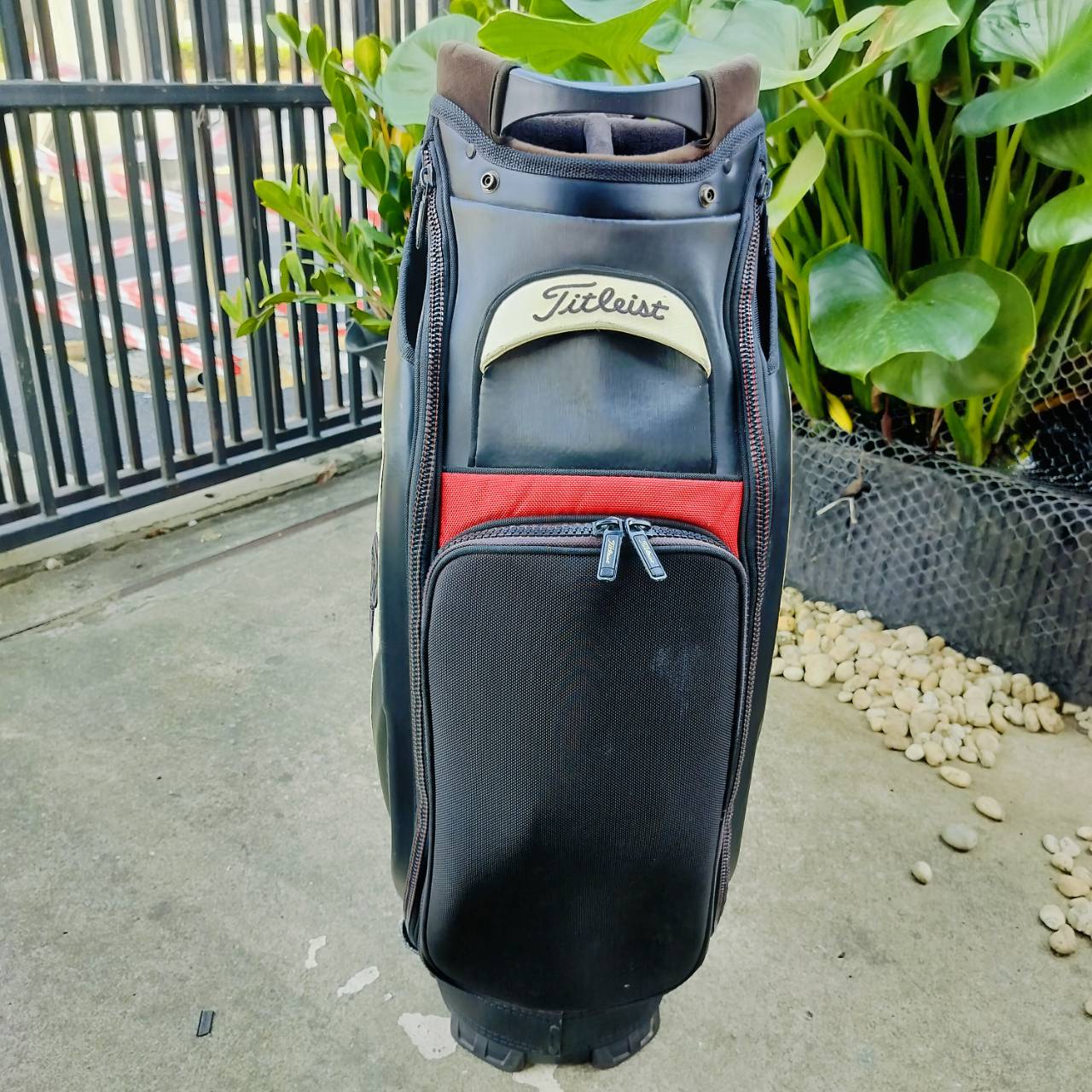 ถุงกอล์ฟ Titleist Titleist Tour Staff Bag มือสอง ของแท้!!! ของใหม่เกือบ 2 หมื่น!!!